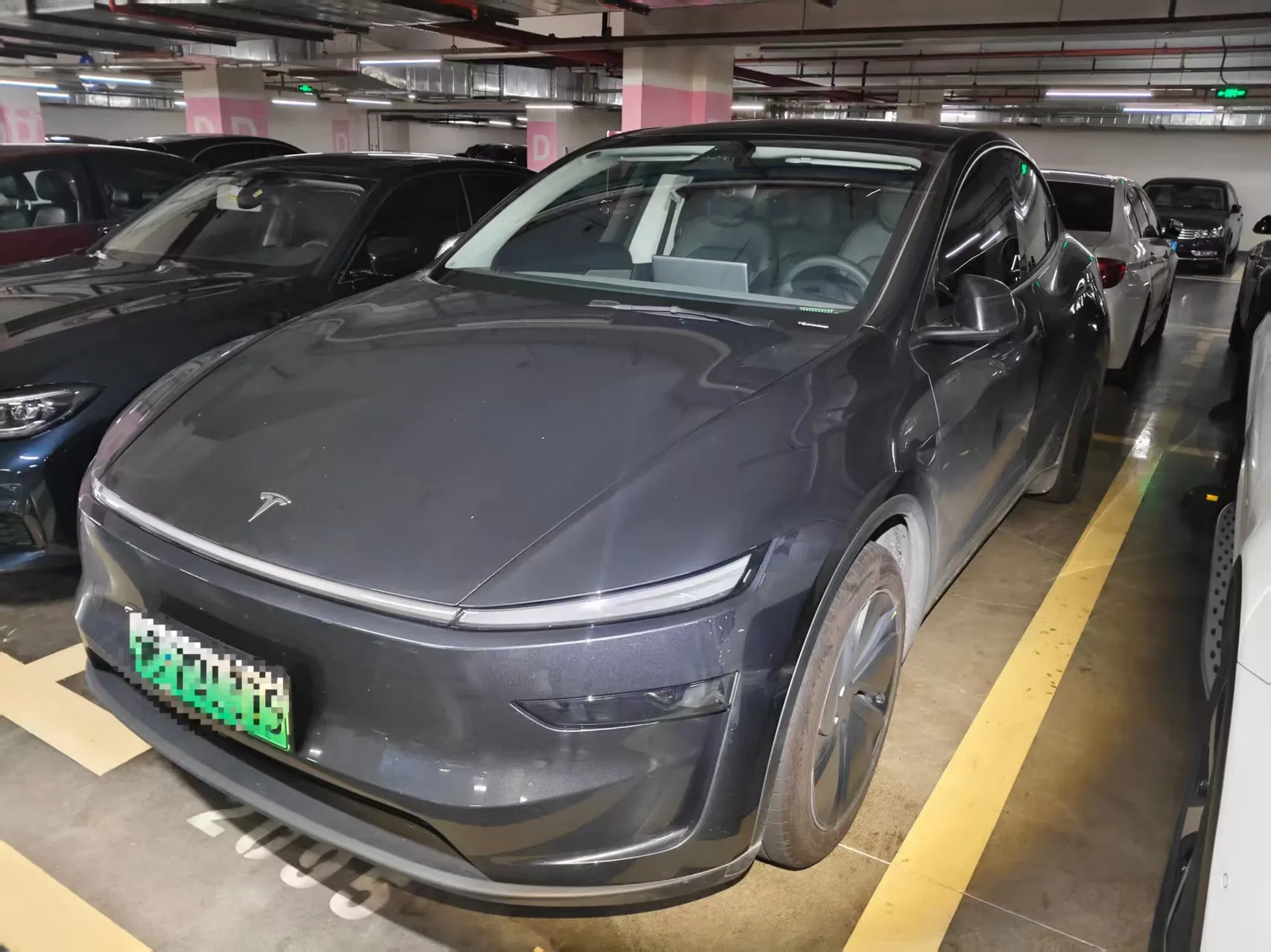 Tesla 2025 Model Y Rear-Wheel Drive Automatic