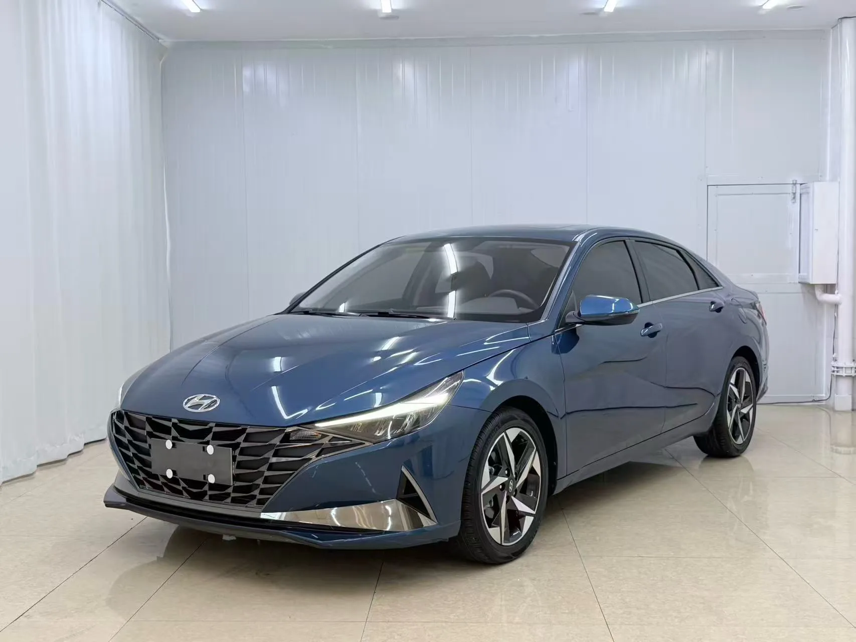 Hyundai Elantra 2022 1.5L CVT LUX Premium Edition