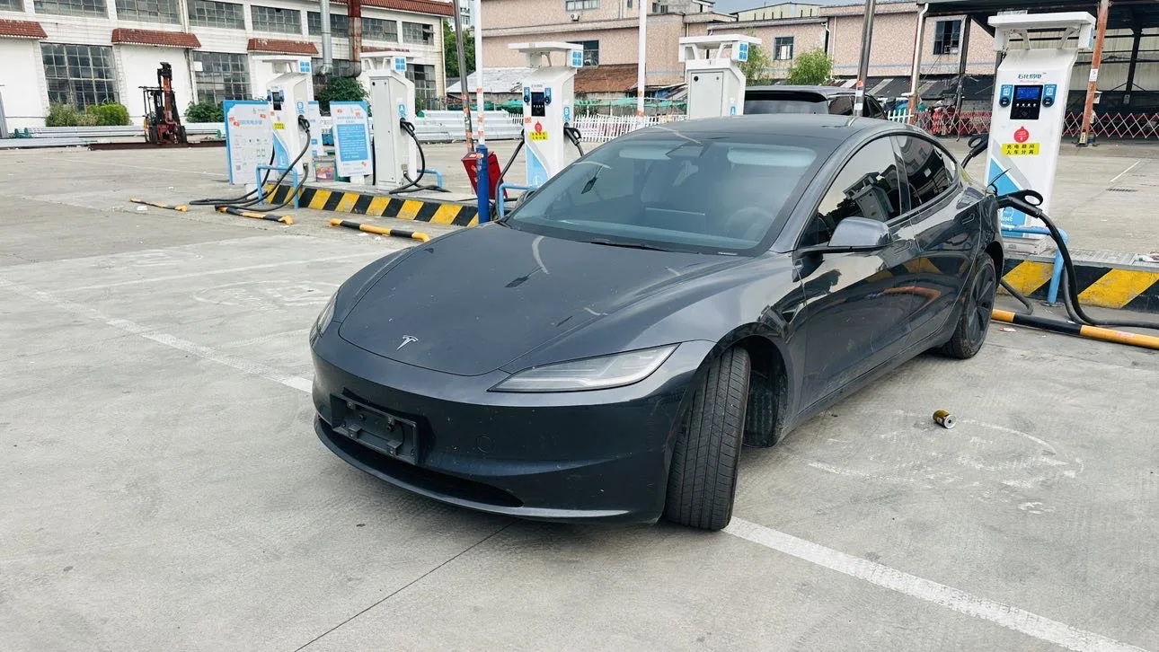 Tesla 2025 Model 3 Rear-Wheel Drive Automatic
