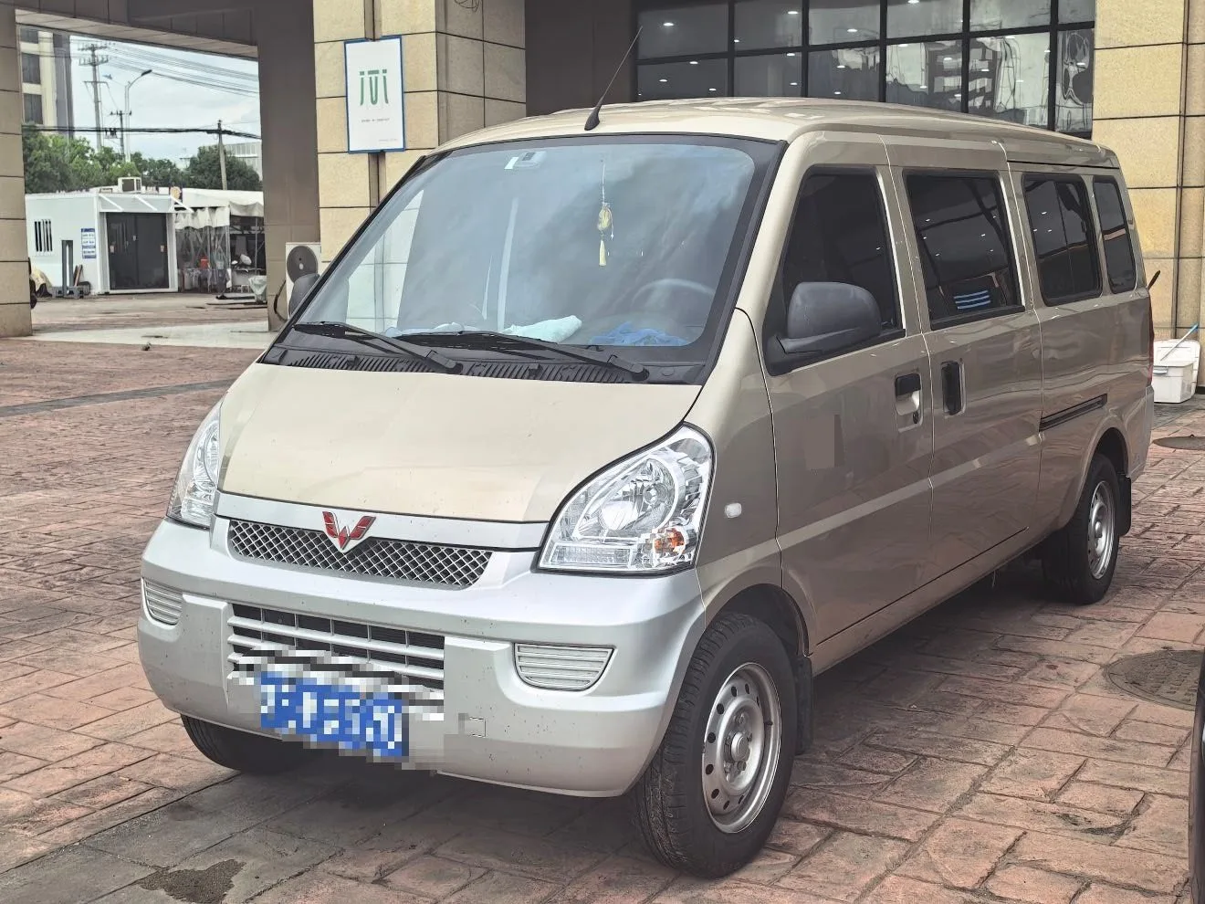 Wuling 2021 Rongguang 1.5 Extended Standard Model with Air Conditioning, Manual Transmission
