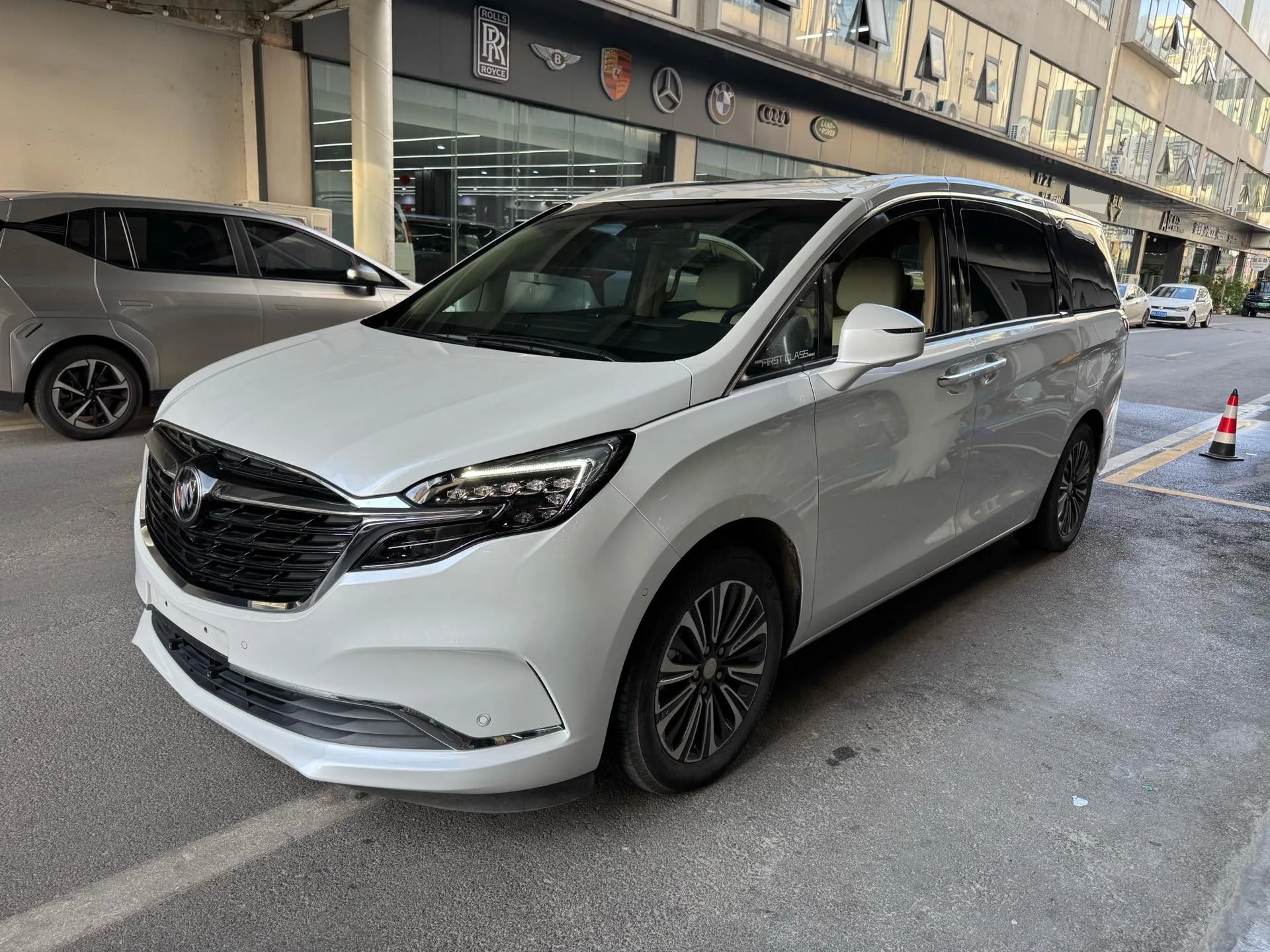 Buick GL8 2022 ES Avantgarde 653T Smart Luxury Edition