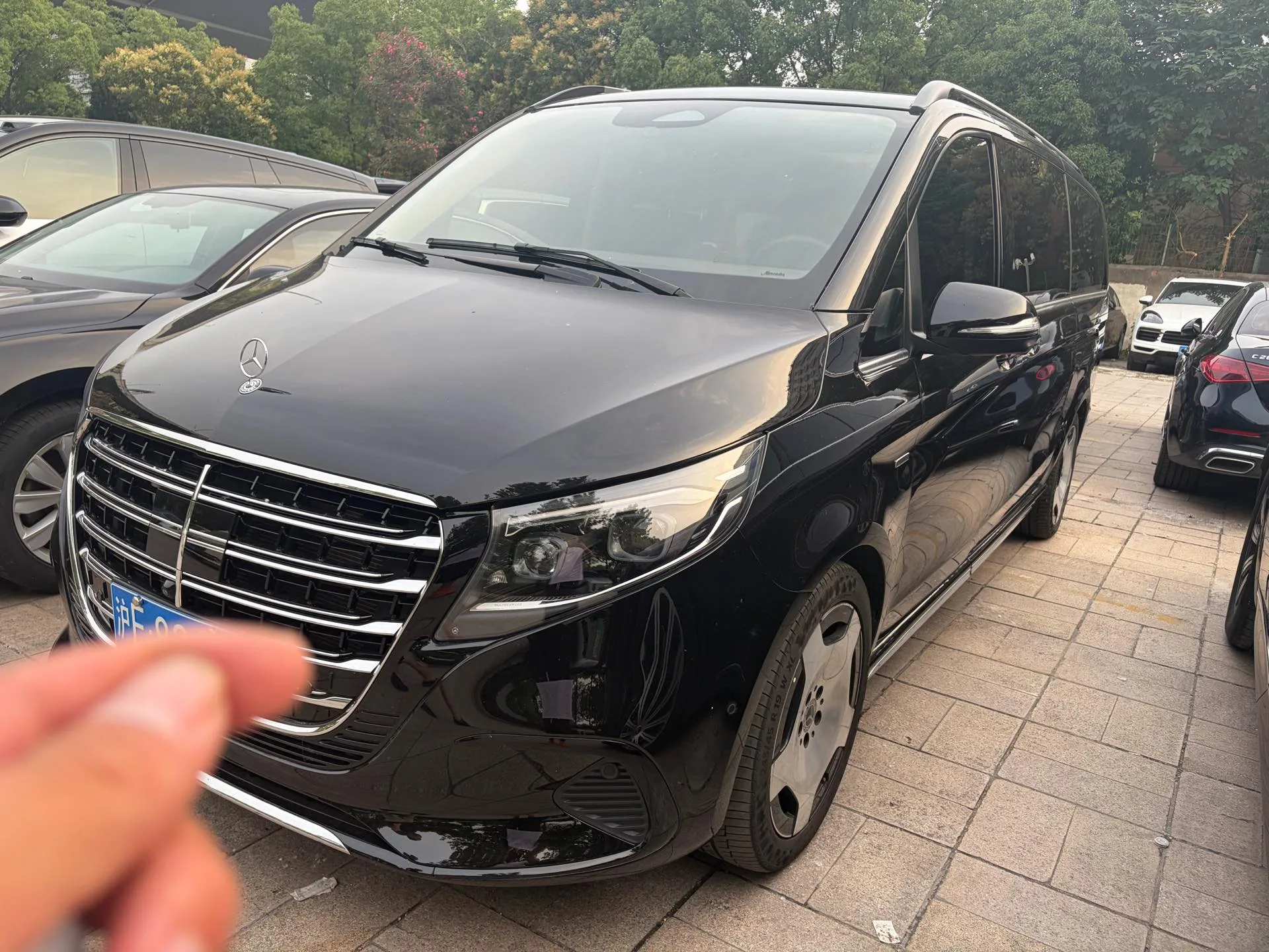 Mercedes-Benz V-Class 2024 V 300 L 48V 2.0T Premium Edition Automatic