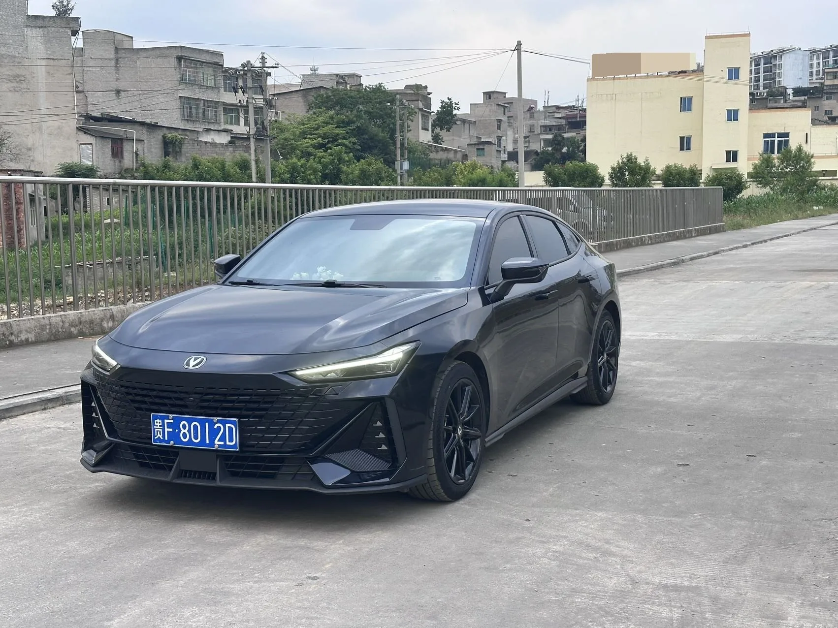Changan UNI-V 2022 1.5T Smart Navigation Edition