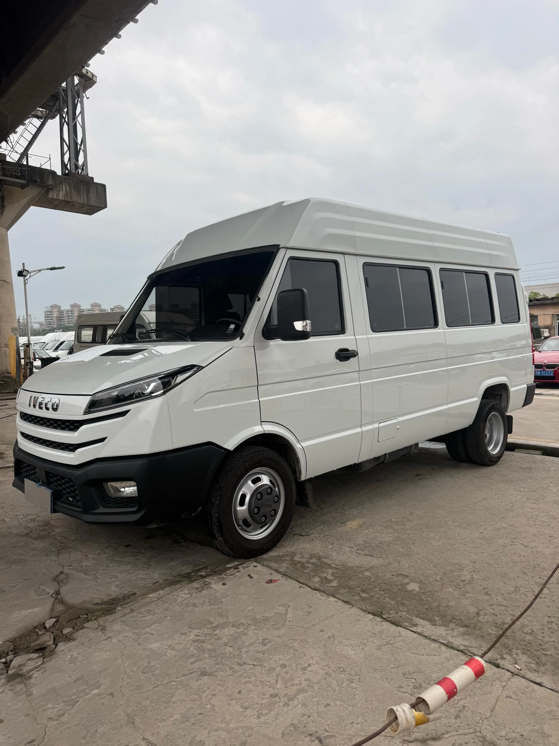 Iveco 2024 DeYi 2.5T A37M1 Multipurpose Passenger Vehicle, Long Wheelbase, Mid-Roof, Dual Tires, Side Sliding Doors, Automatic Transmission