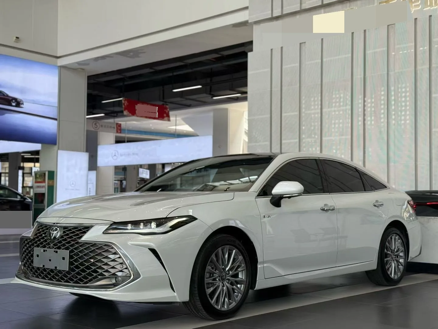 2024 Toyota Avalon Hybrid 2.5L CVT XLE Premium Automatic
