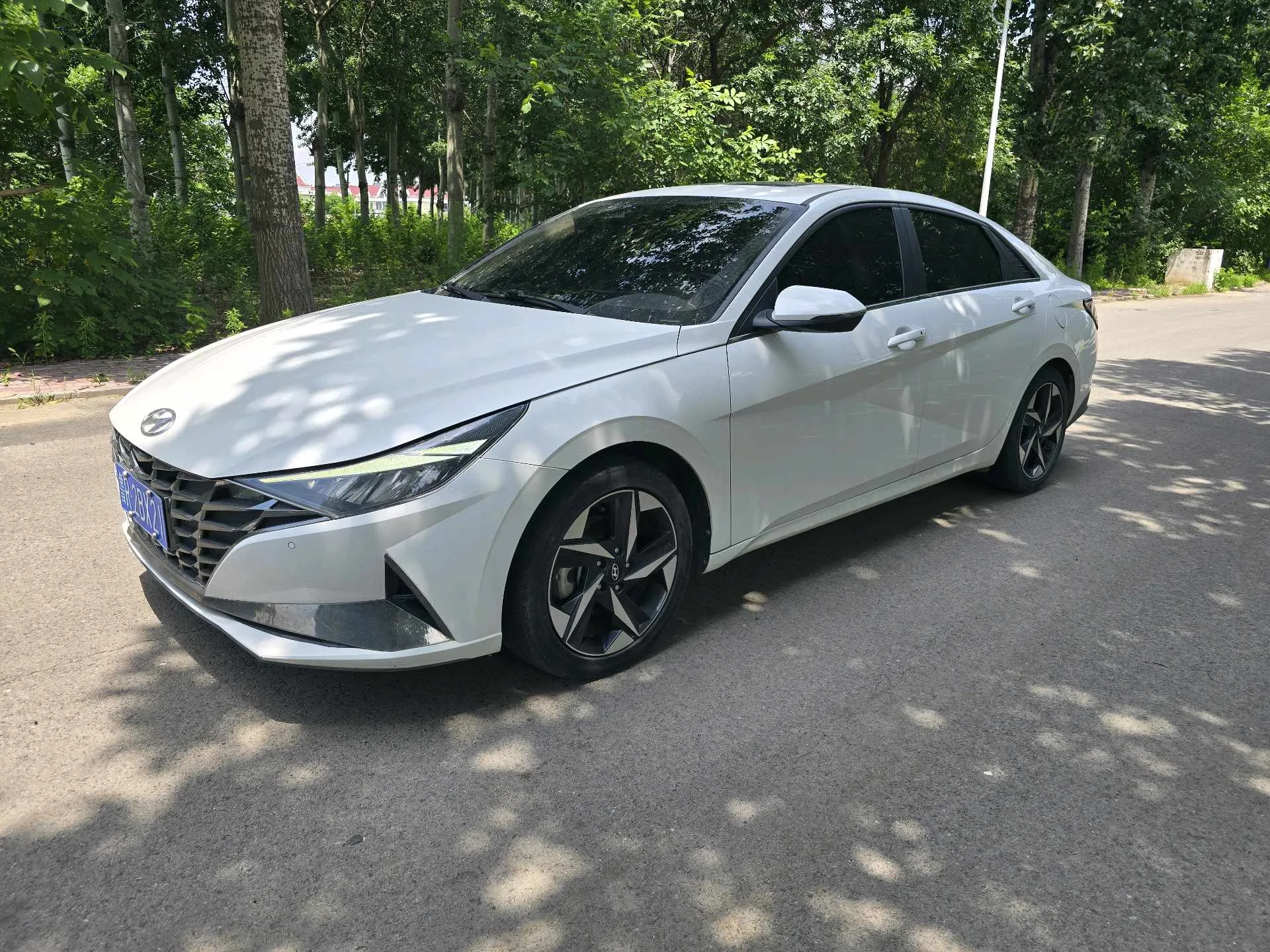 Hyundai Elantra 2022 1.5L CVT LUX Premium Edition