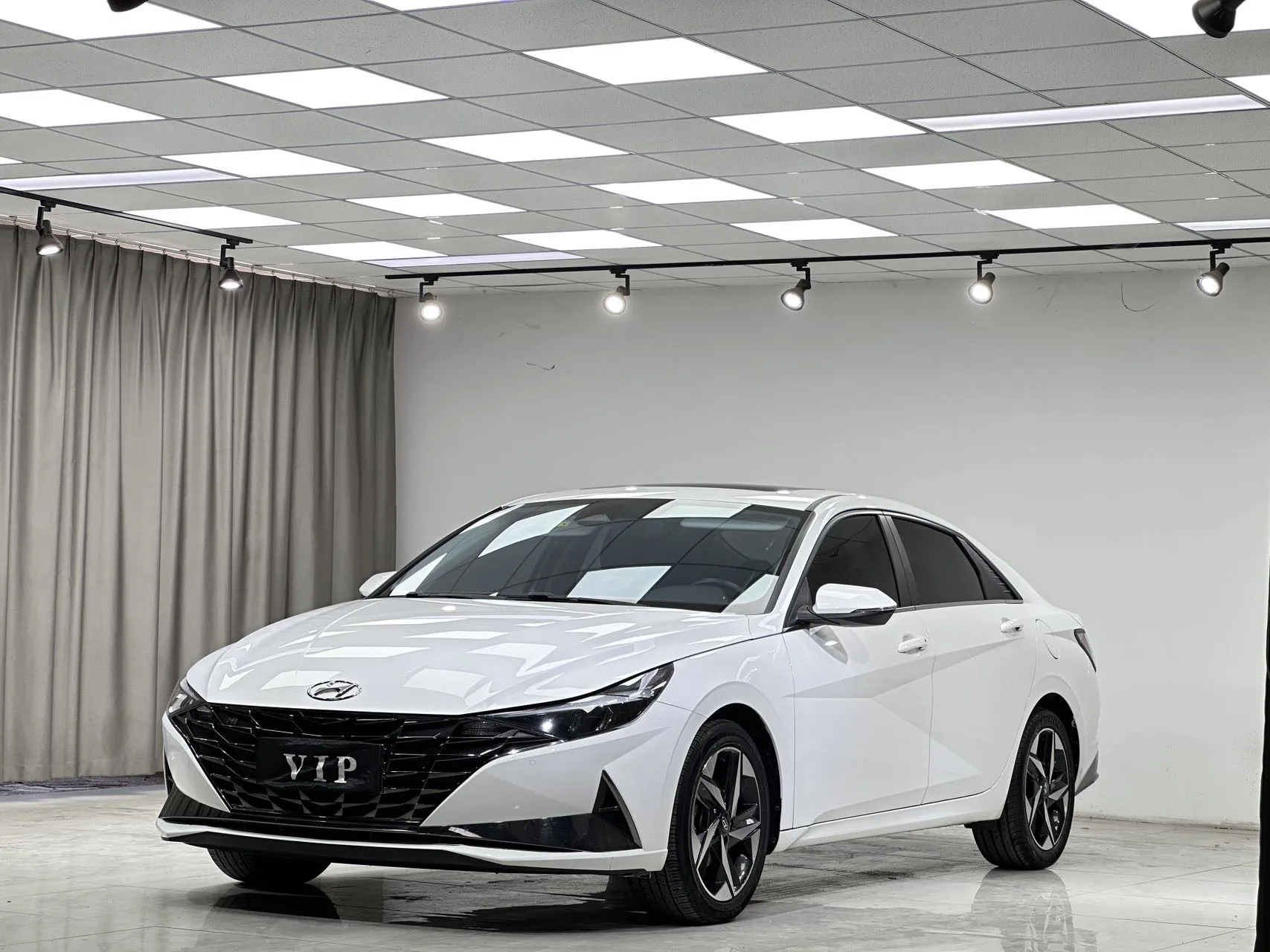 Hyundai Elantra 2021 1.5L CVT LUX Premium Edition