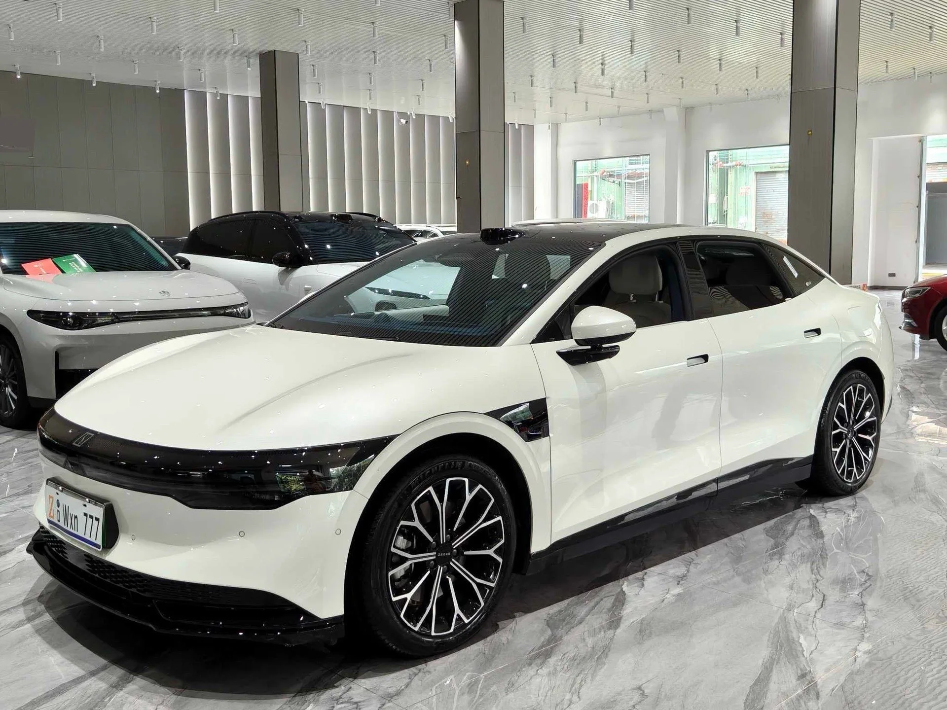Jike 2025 Model Jike 007 Rear-Wheel Drive Intelligent Driving Edition 75kWh Automatic