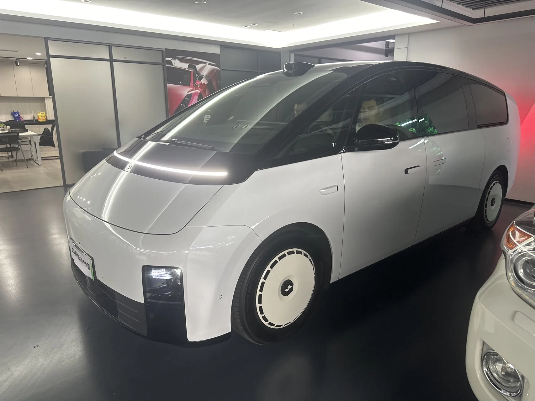 Li Auto MEGA 2024 Ultra