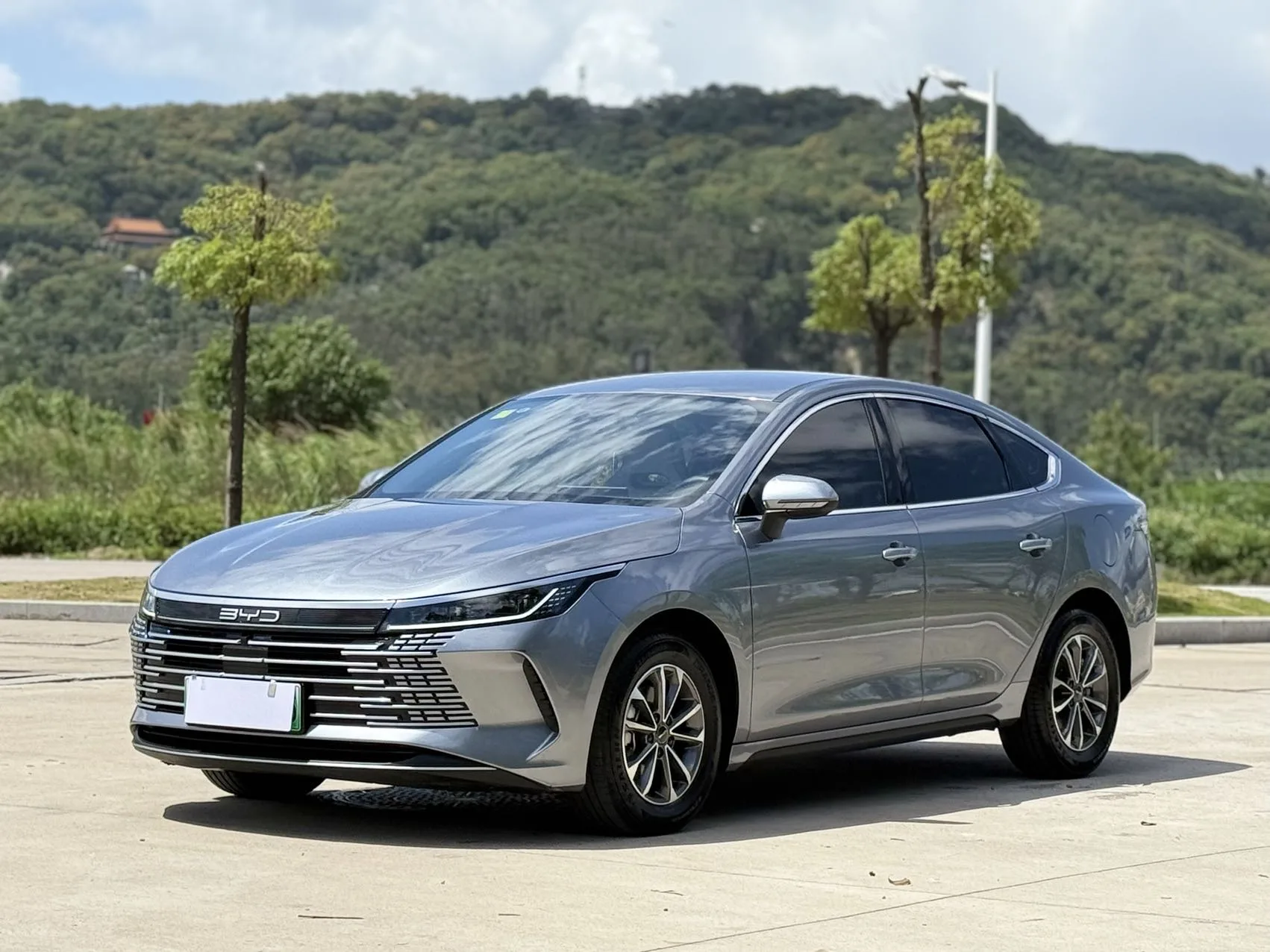 BYD 2024 Destroyer 05 DM-i 1.5 CVT Glory Edition 55KM Luxury Automatic