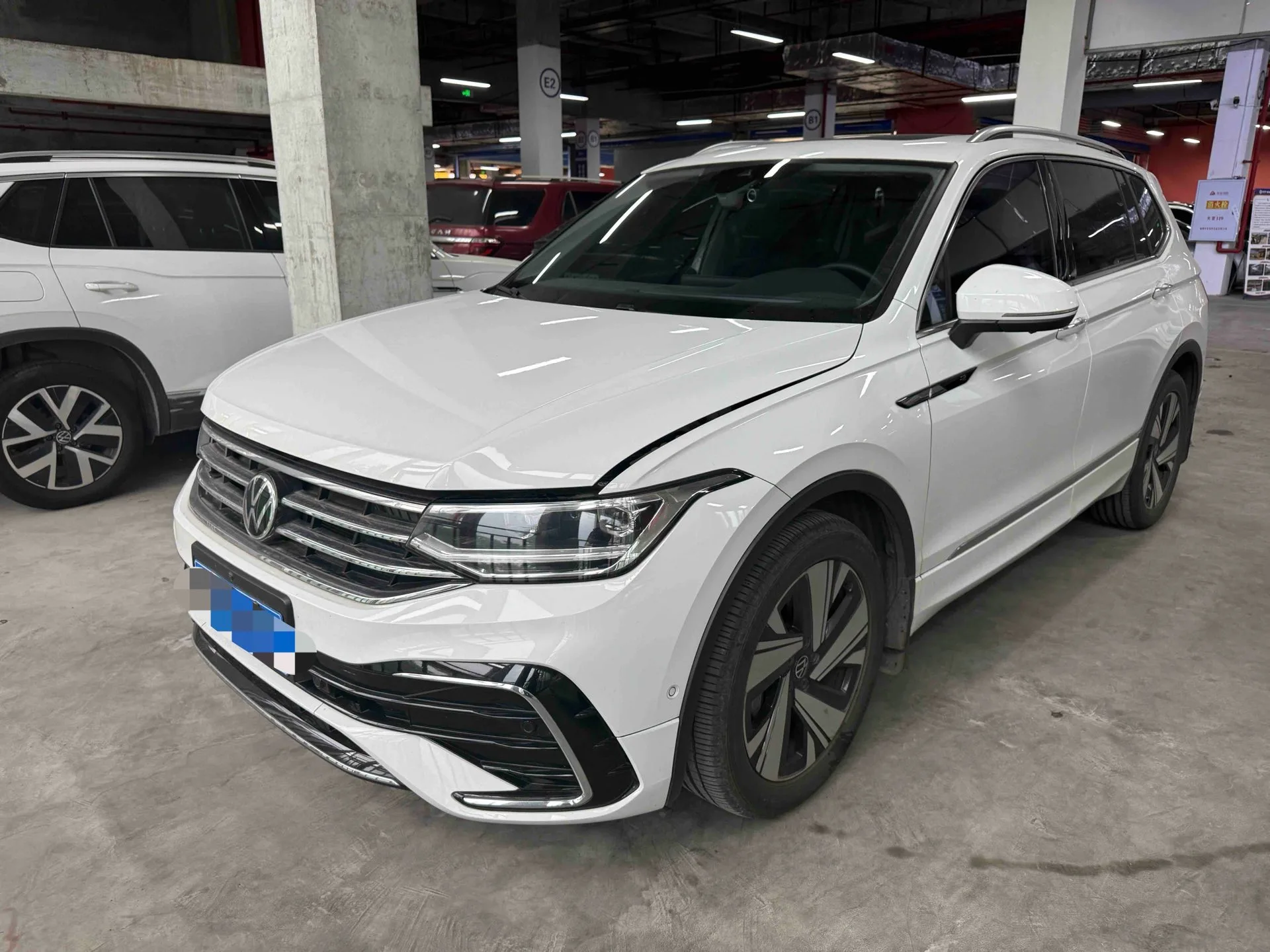 Volkswagen 2023 Tiguan L R-Line 2.0TSI 330TSI 2WD R-Line Premium Edition (Facelift) Automatic Transmission