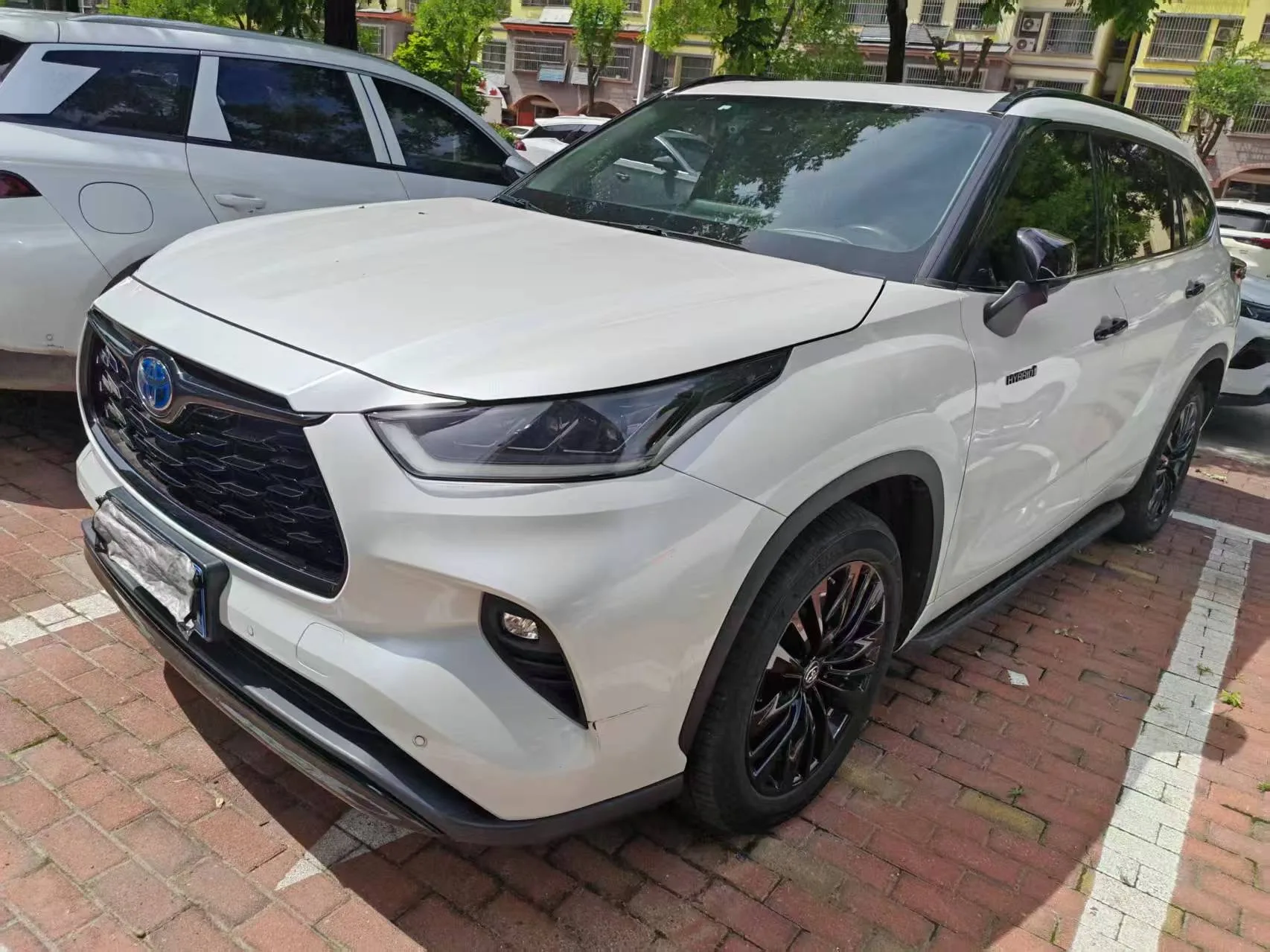 Toyota 2023 Highlander Hybrid 2.5 CVT Smart Hybrid AWD Knight Edition 7-Seater Automatic Transmission