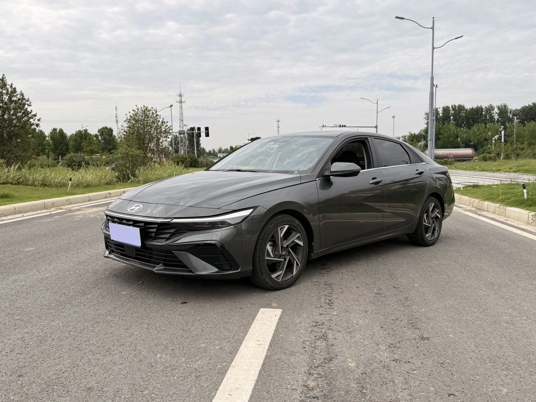 Hyundai Elantra 2023 1.5L CVT LUX Premium Edition