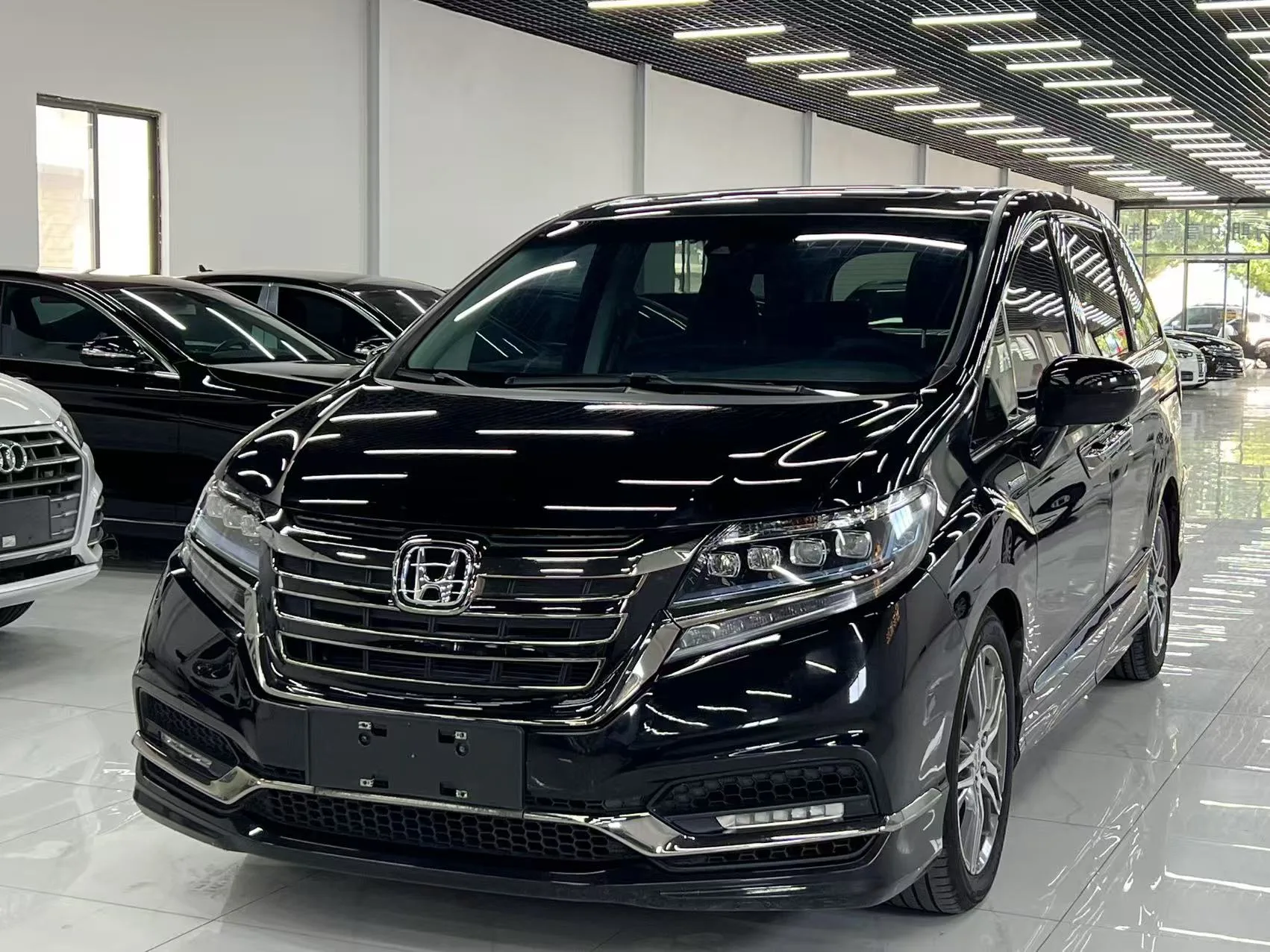 Elysion 2019 2.0L Hybrid Luxury Edition