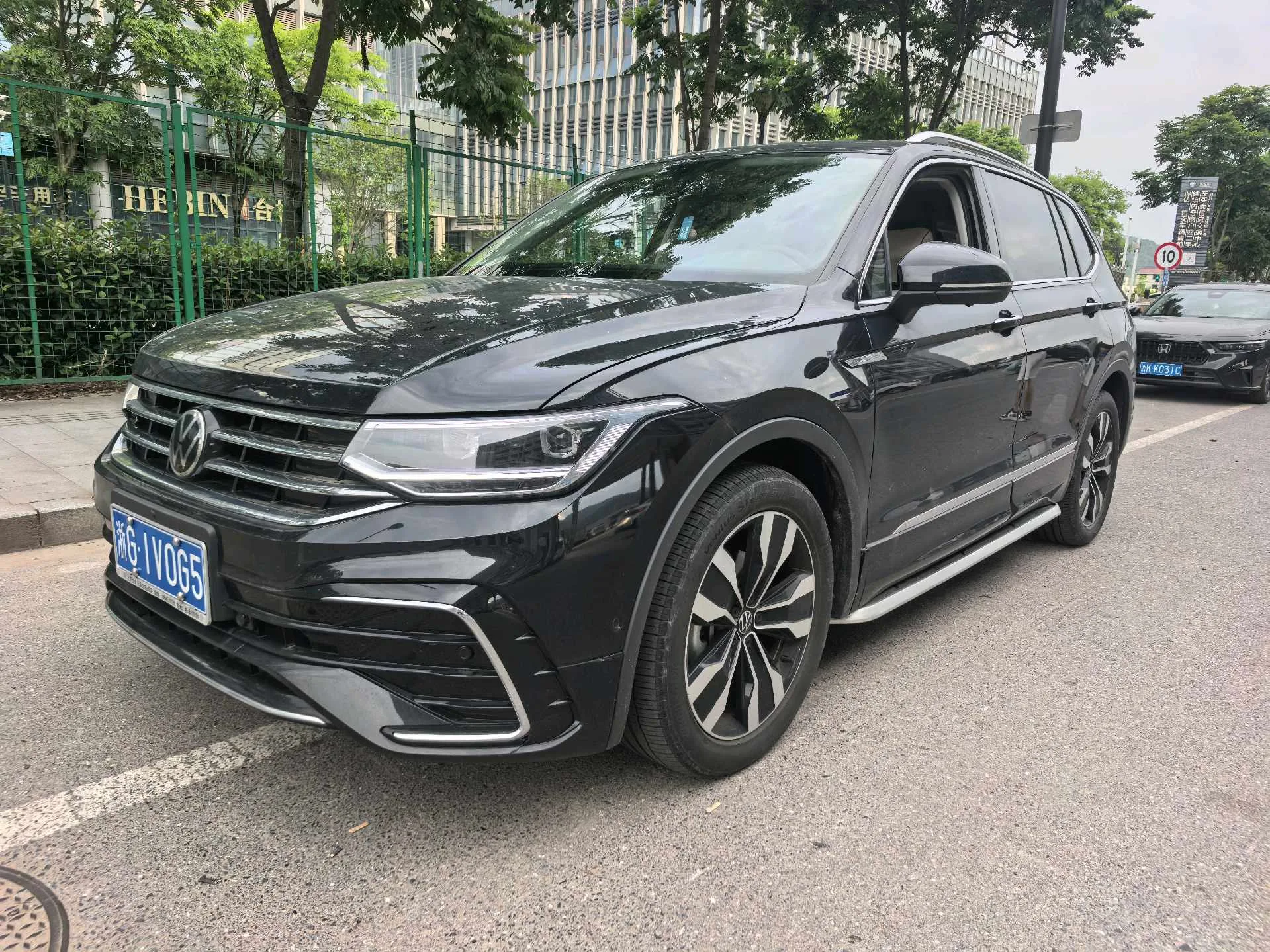 Volkswagen 2024 Tiguan L R-Line 2.0TSI 330TSI 2WD R-Line Luxury Edition Automatic Transmission