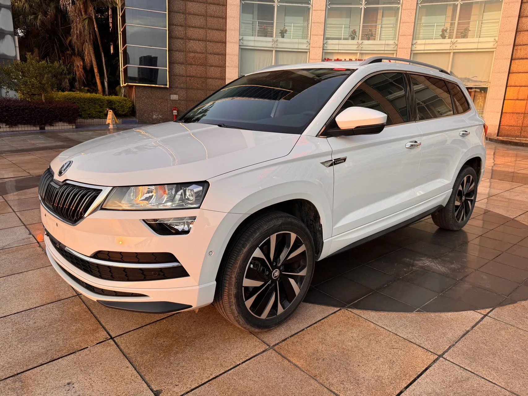 Karoq 2024 TSI280 Luxury Edition