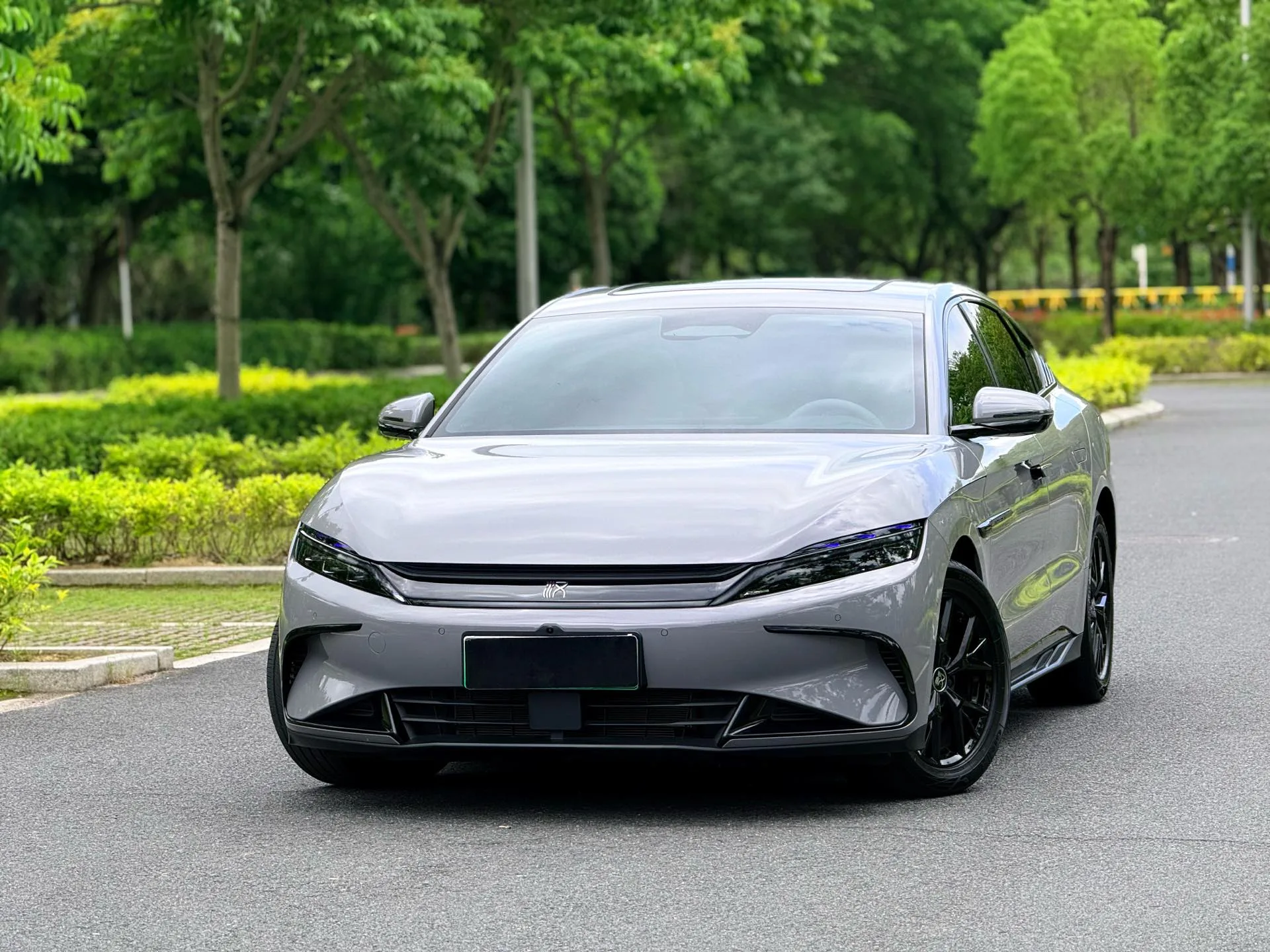 BYD 2025 Han DM-i 1.5T CVT Intelligent Driving Edition 125KM Elite Automatic