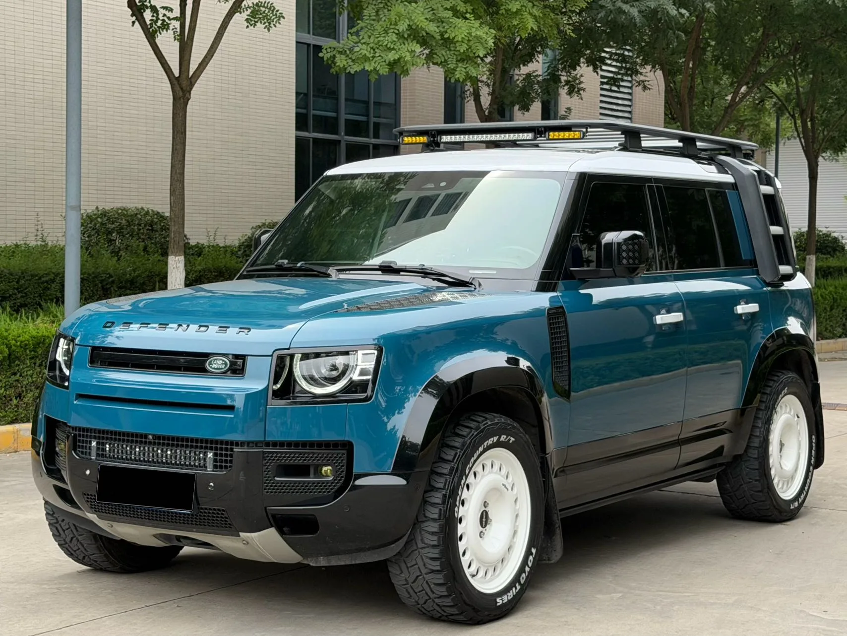 2022 Land Rover Defender 110 P400 Dark Edition