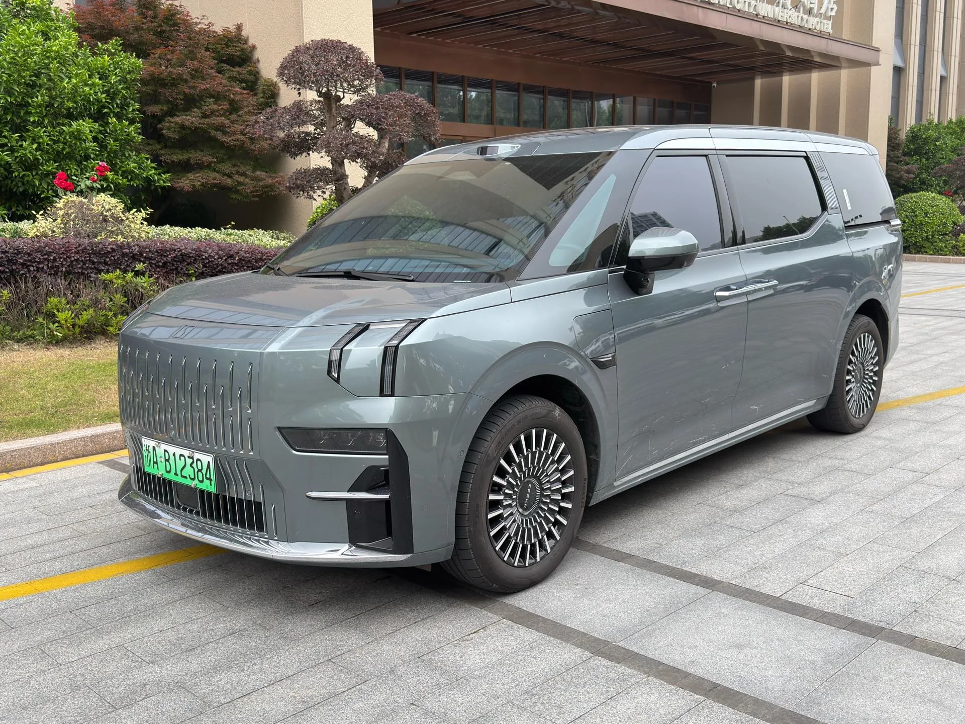 Zeekr 2024 Zeekr 009 Six-Seater Executive Edition AWD 108kWh Automatic Transmission