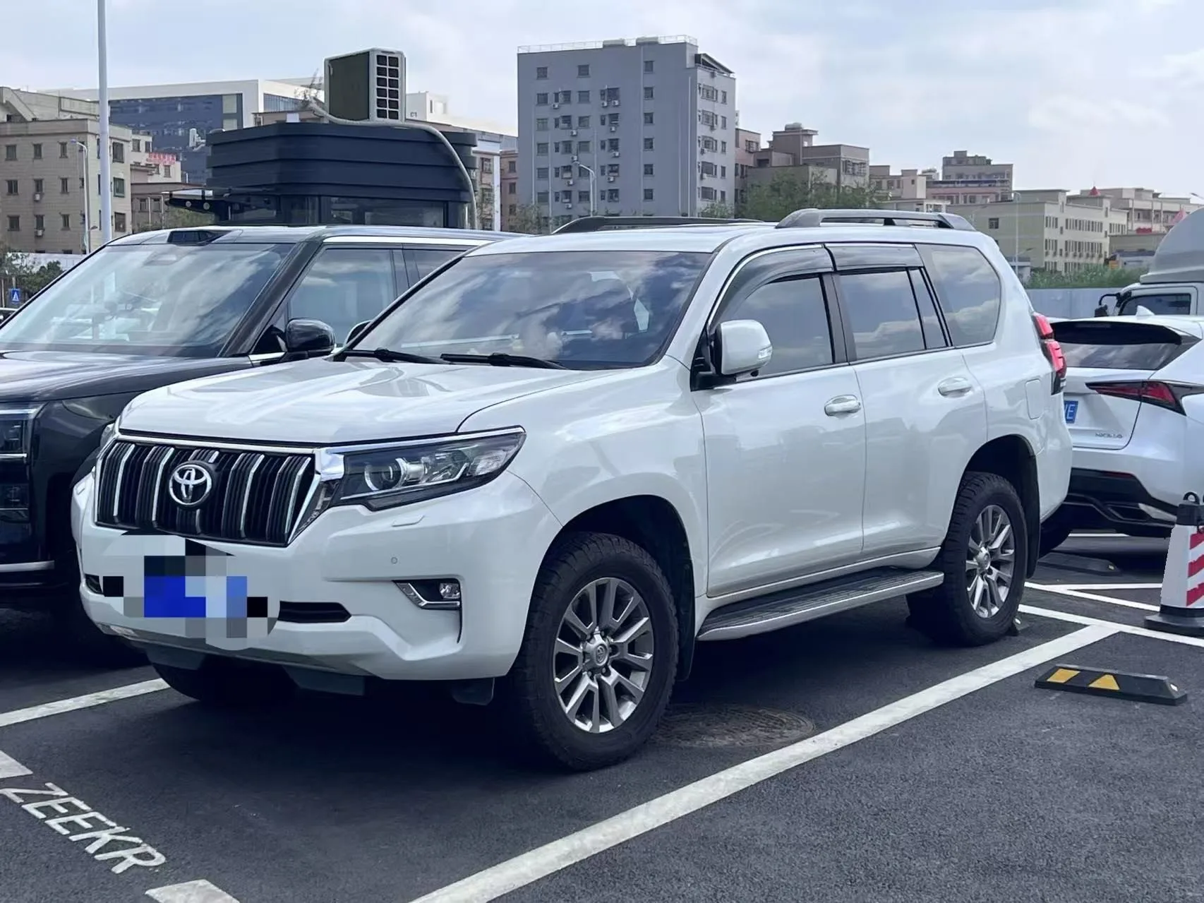 2018 Prado 3.5L Automatic TX-L with Rear-mounted Spare Tire
