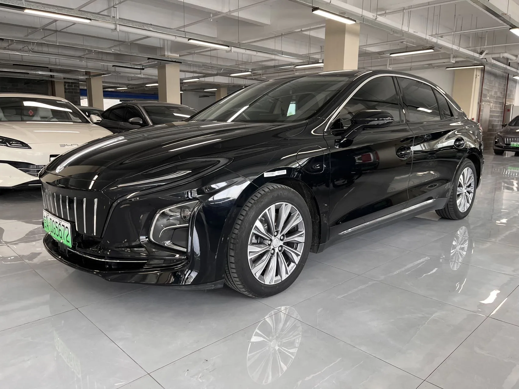 Hongqi E-QM5 2024 Model 610km Plus
