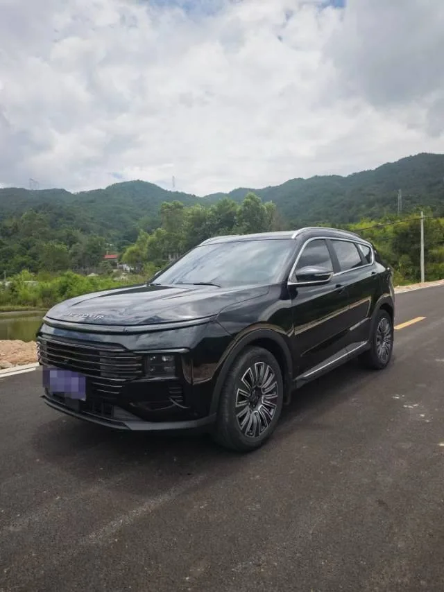 Jietu 2025 X70 PLUS 1.5T Luxury Edition 7-Seater Automatic Transmission
