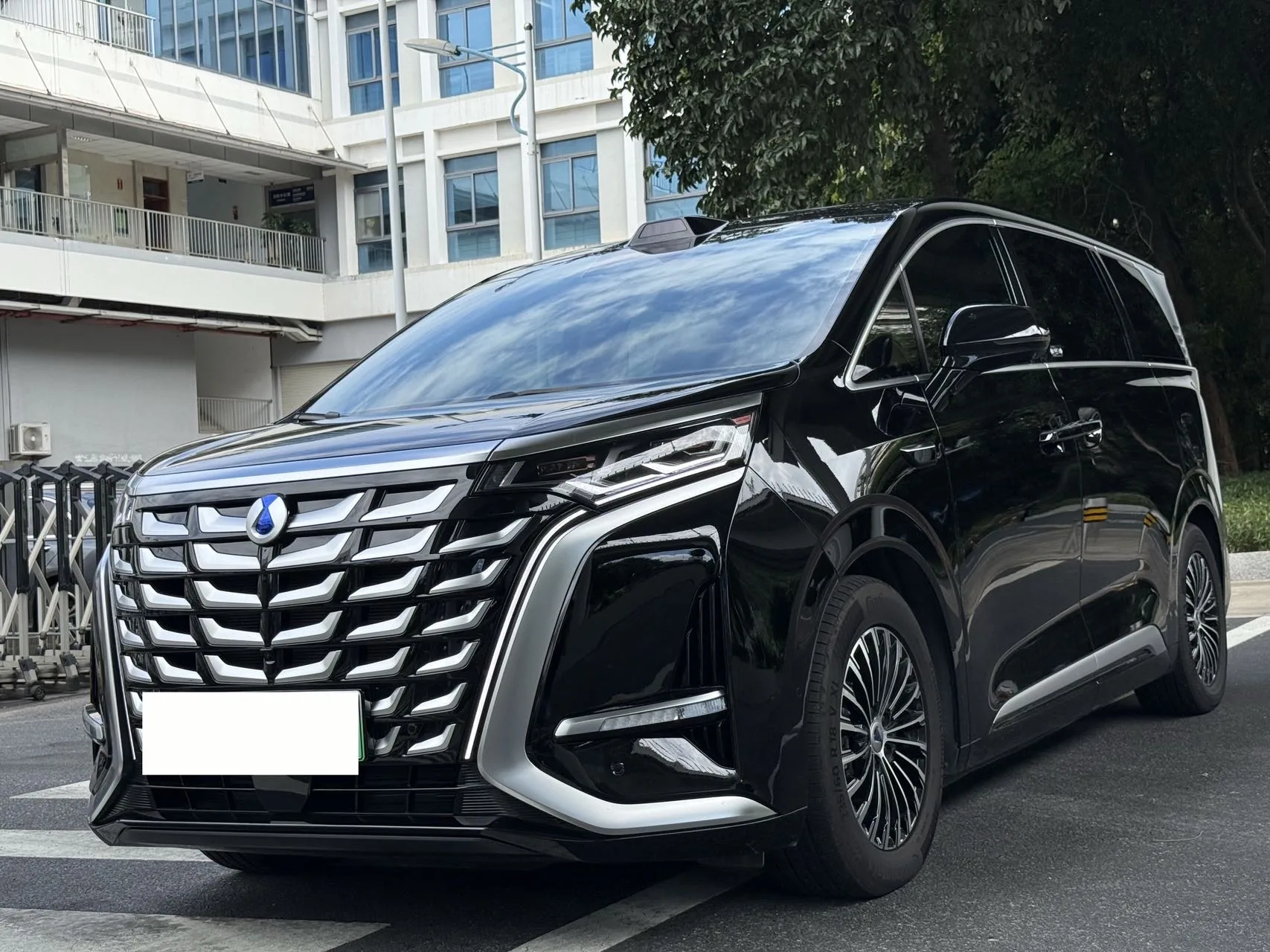 Dongfeng 2025 Model Year Dongfeng D9 DM-i 1.5T CVT Smart Driving Edition 1020 AWD Premium Model, Automatic Transmission
