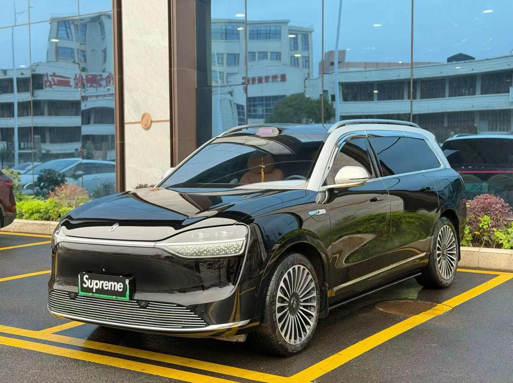 AITO 2024 Model M9 Extended Range Max Edition 42kWh 5-Seater Automatic