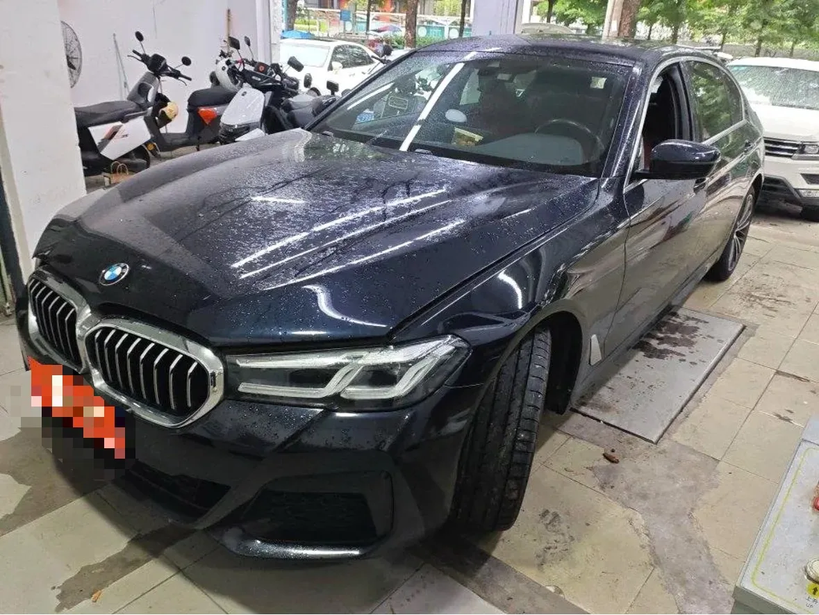 2022 BMW 5 Series 530Li Leading Edition with M Sport Package