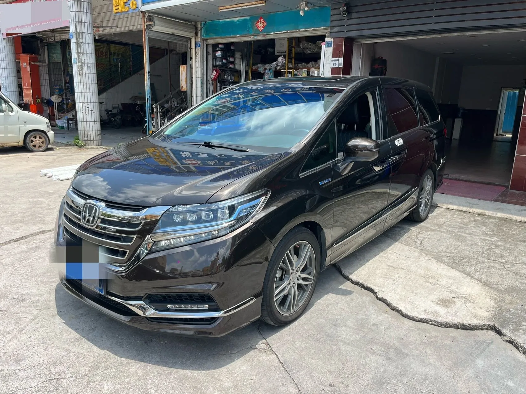 Elysion 2019 2.0L Hybrid Luxury Edition
