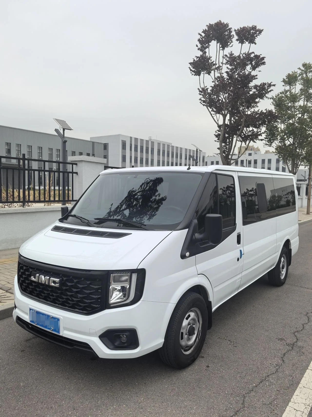 Jiangling 2025 Fushun 2.0T Diesel Medium Wheelbase Ultra-Low-Low Commercial Vehicle, 5/6 Seats, Automatic Transmission