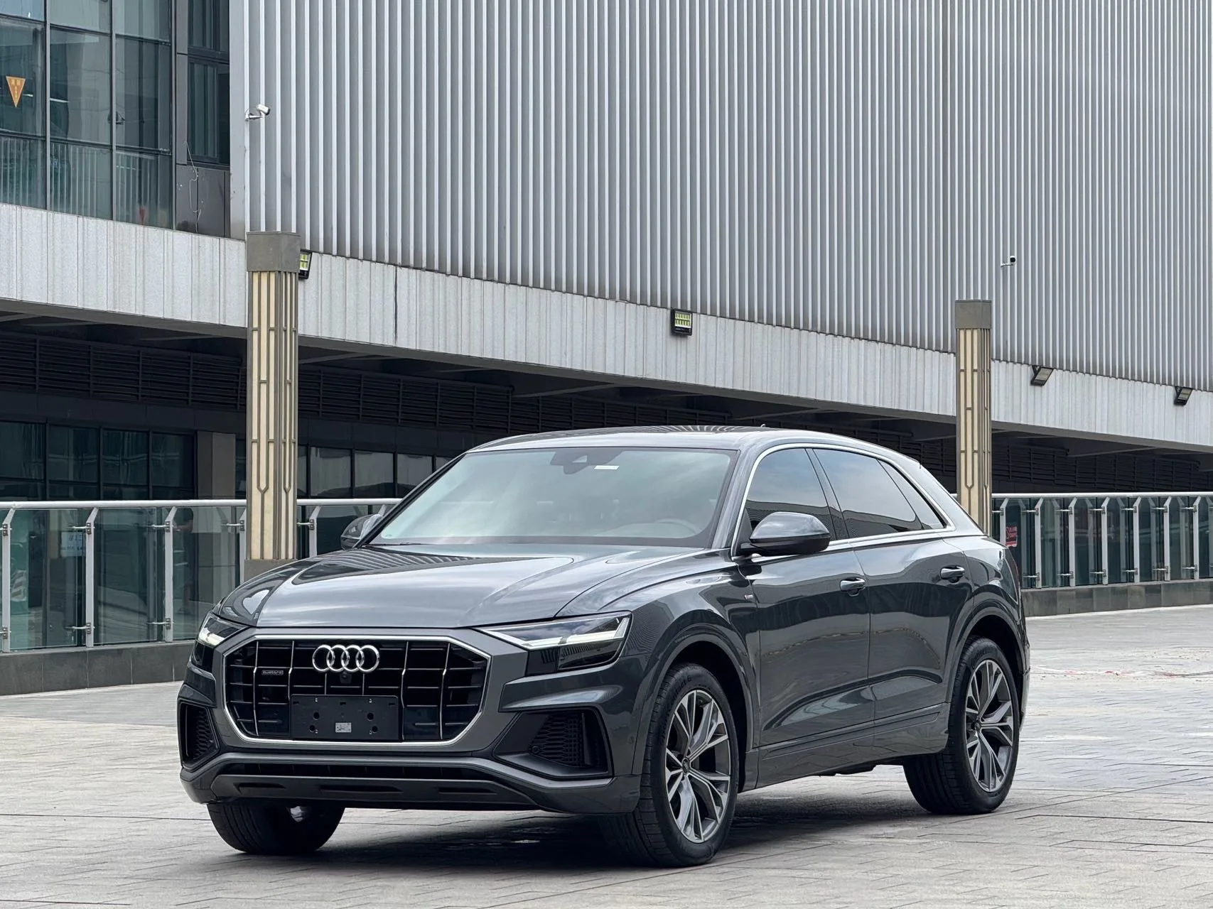 2021 Audi Q8 55 TFSI Luxury Sport