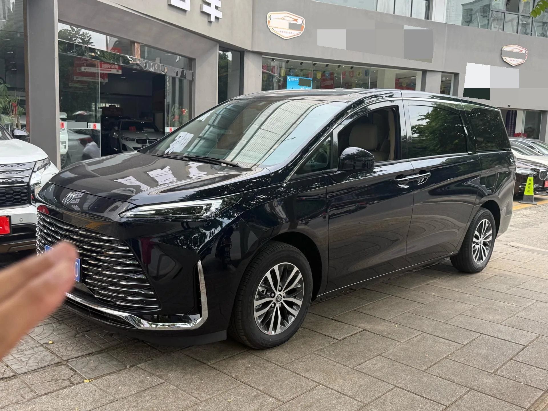 Buick 2025 GL8 Land Business Class 2.0T First Edition Automatic