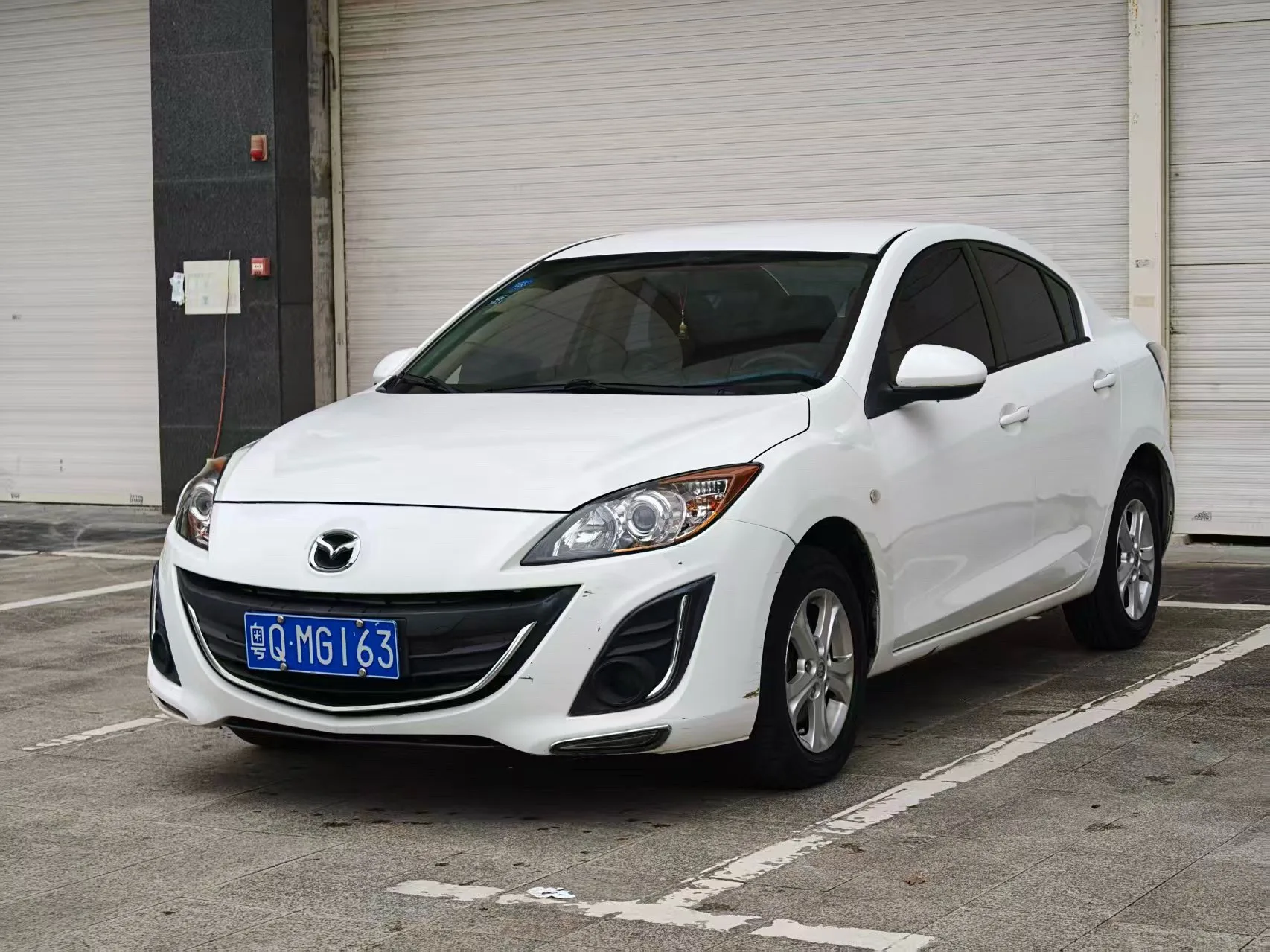 Mazda 3 Axela 2015 Sedan 1.6L Automatic Comfort Model