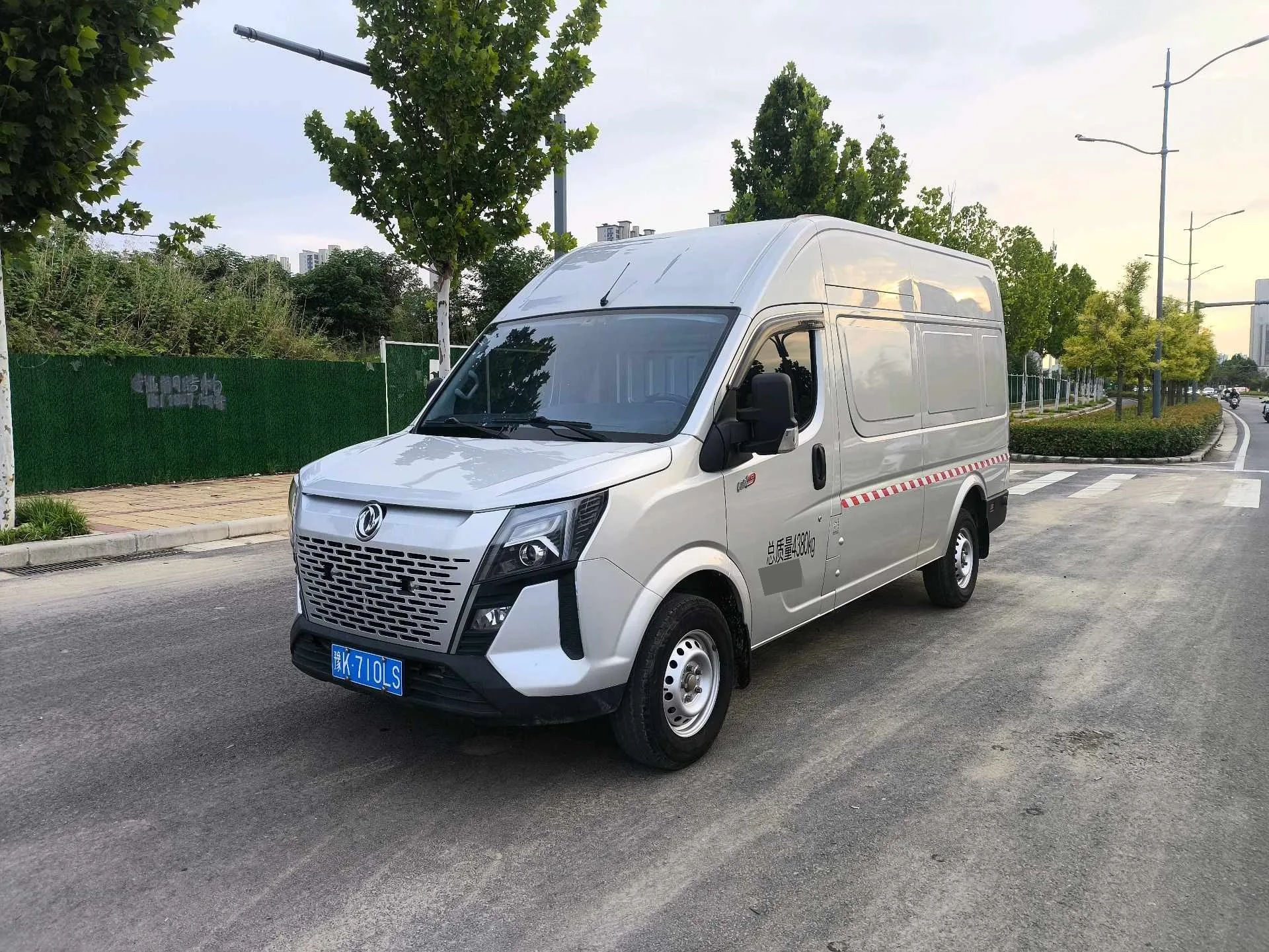 Dongfeng 2023 Yufeng 2.3T Front-Wheel Drive Van, Long Wheelbase, Medium Roof, 3-Seater, Manual Transmission