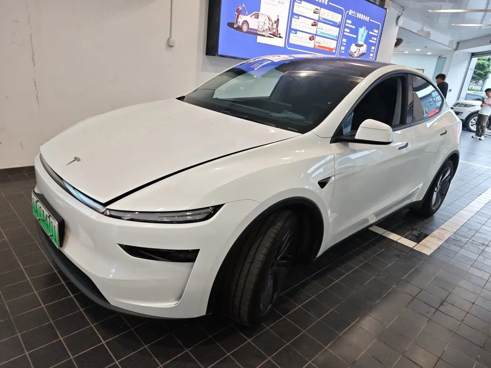 Tesla 2025 Model Y Rear-Wheel Drive First Edition Automatic