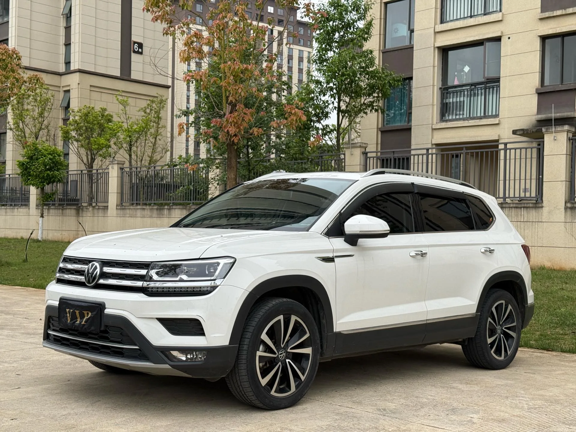 Tharu 2020 330TSI 4WD Luxury PLUS (China VI Emission Standard)
