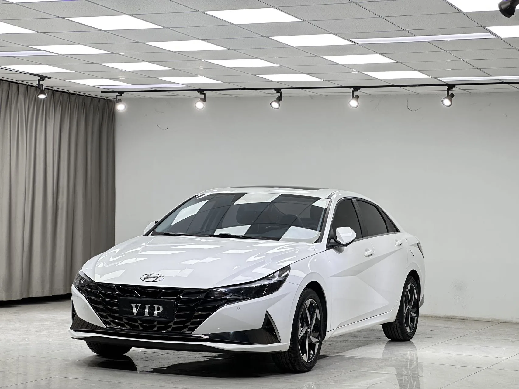 Hyundai Elantra 2022 1.5L CVT LUX Premium Edition
