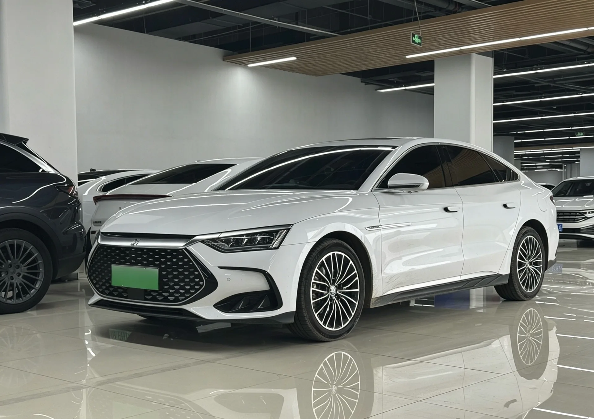 BYD 2023 Han DM-i 1.5T CVT Champion Edition 121KM Premium Automatic