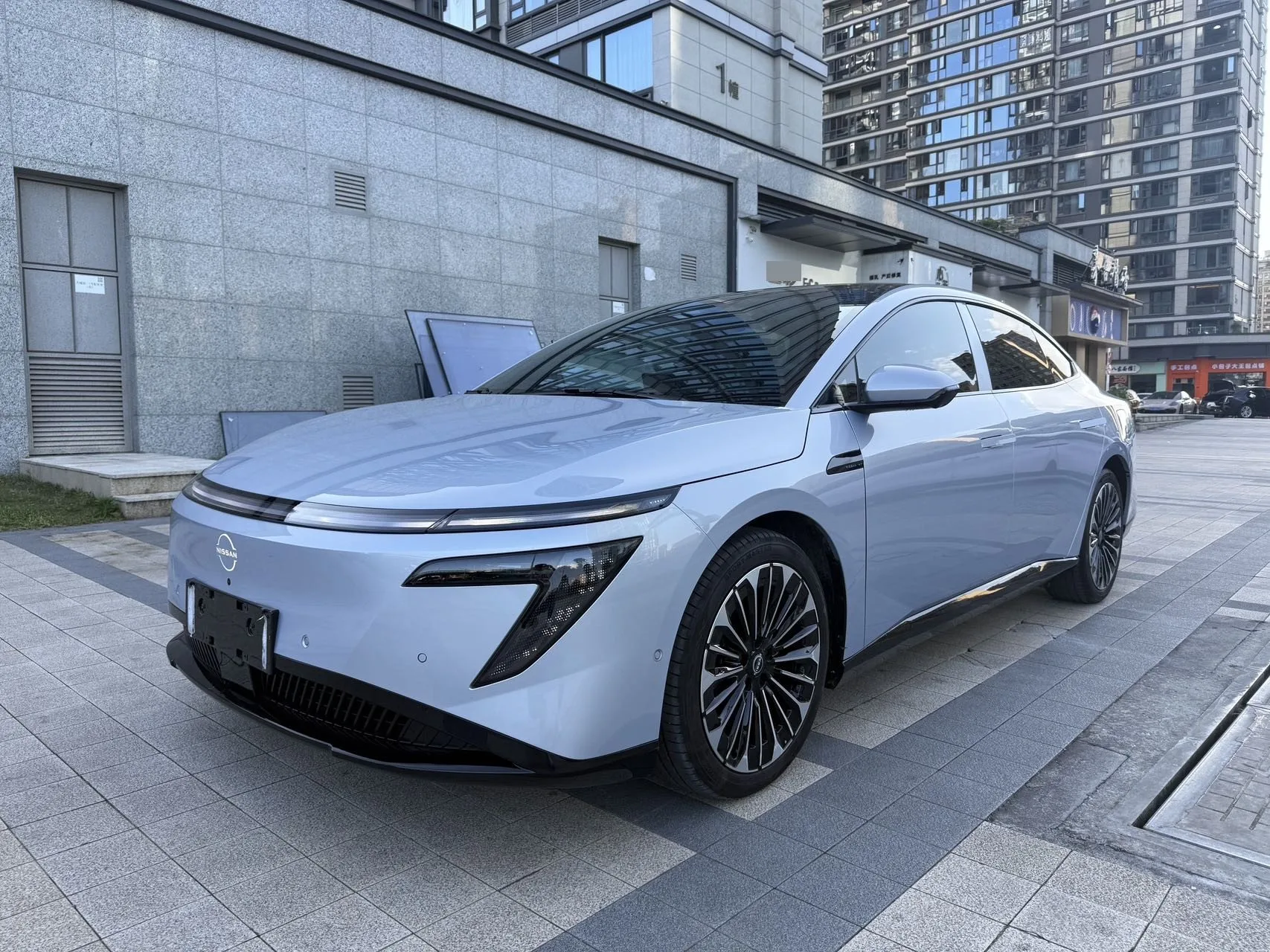 2025 Nissan N7 625 Max Automatic