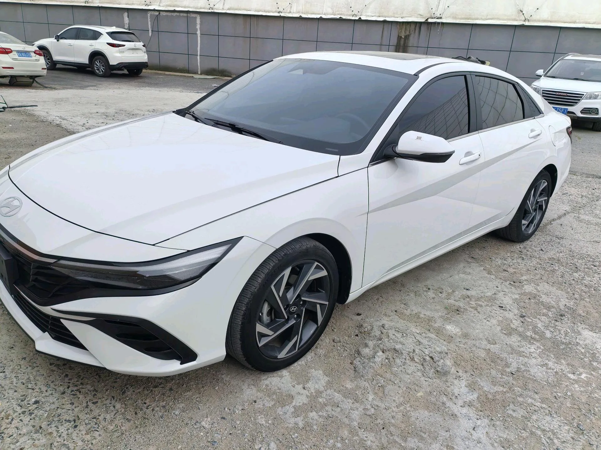 Hyundai Elantra 2023 1.5L CVT LUX Premium Edition