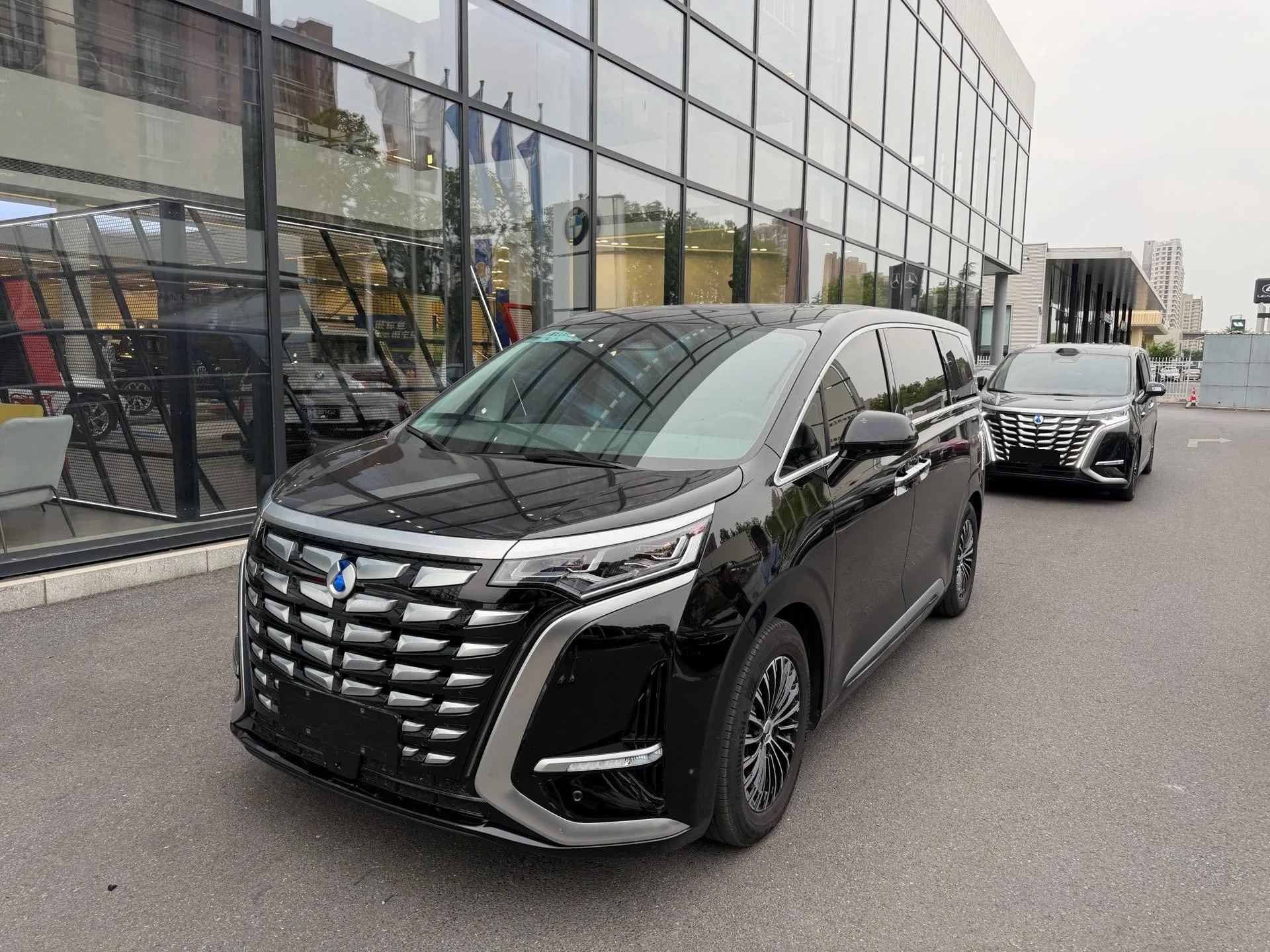 Denza D9 2022 DM-i 970 AWD Flagship Edition