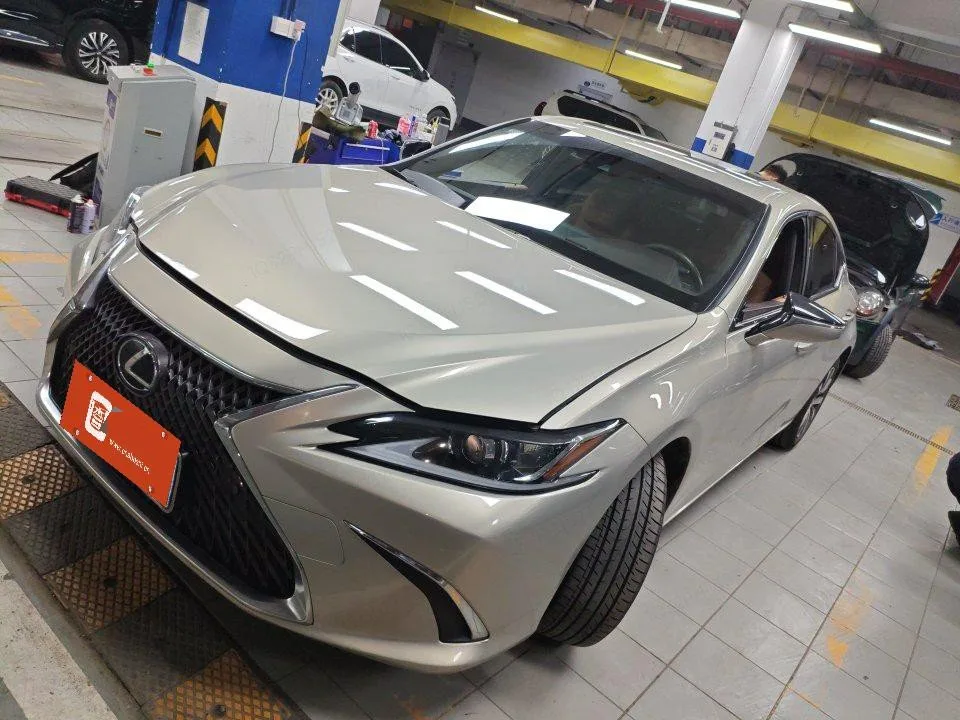 Lexus ES 2018 200 Premium Edition (China V Emission Standard)