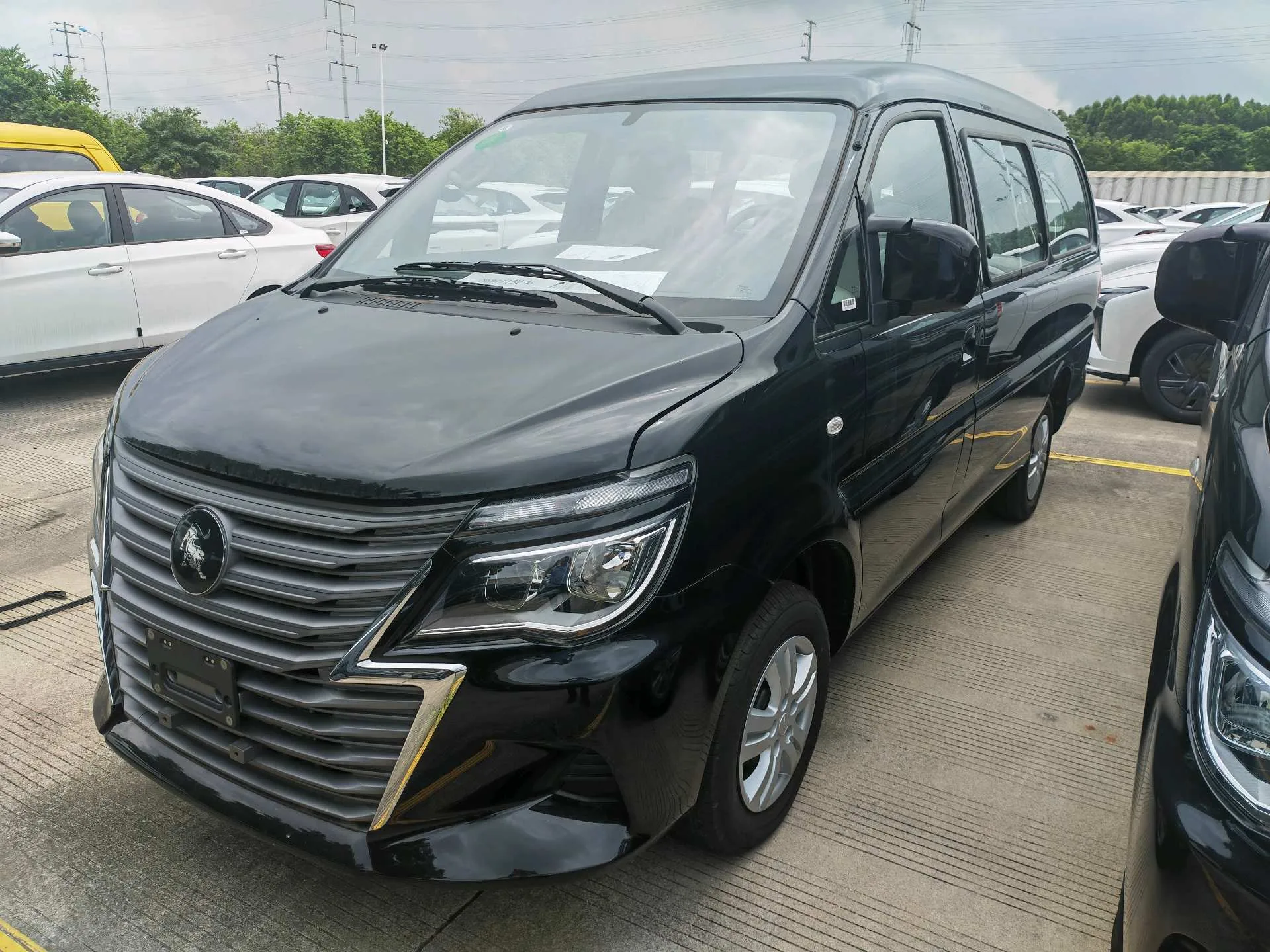 Fengxing Lingzhi M5L 2024 Model Year Lingzhi M5L 1.5T Base Model 7-Seater Manual Transmission