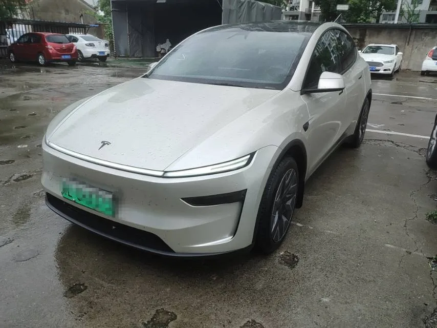 Tesla 2025 Model Y L Long Range All-Wheel Drive Automatic