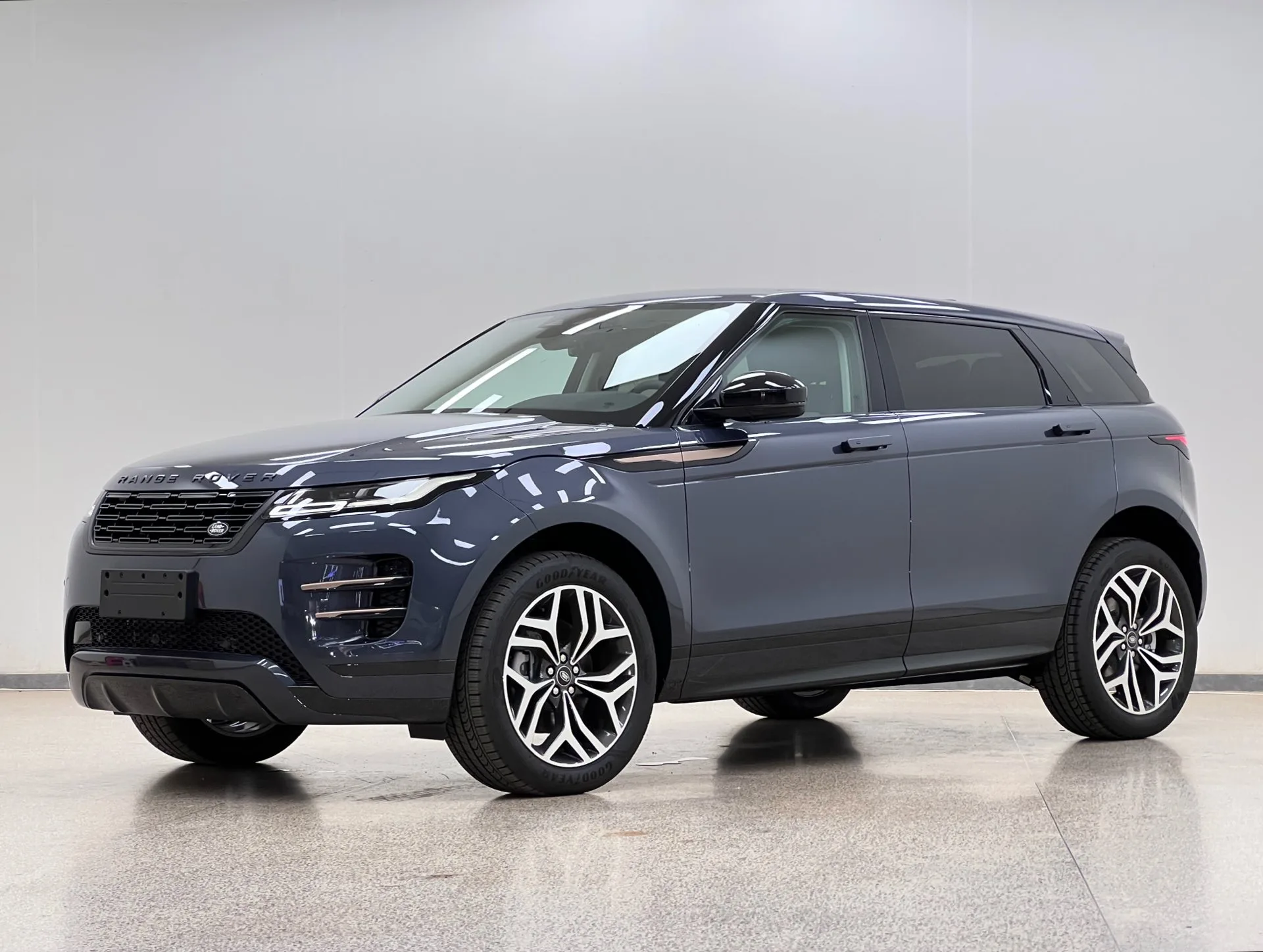 2026 Land Rover Range Rover Evoque L 48V 2.0T SE Automatic