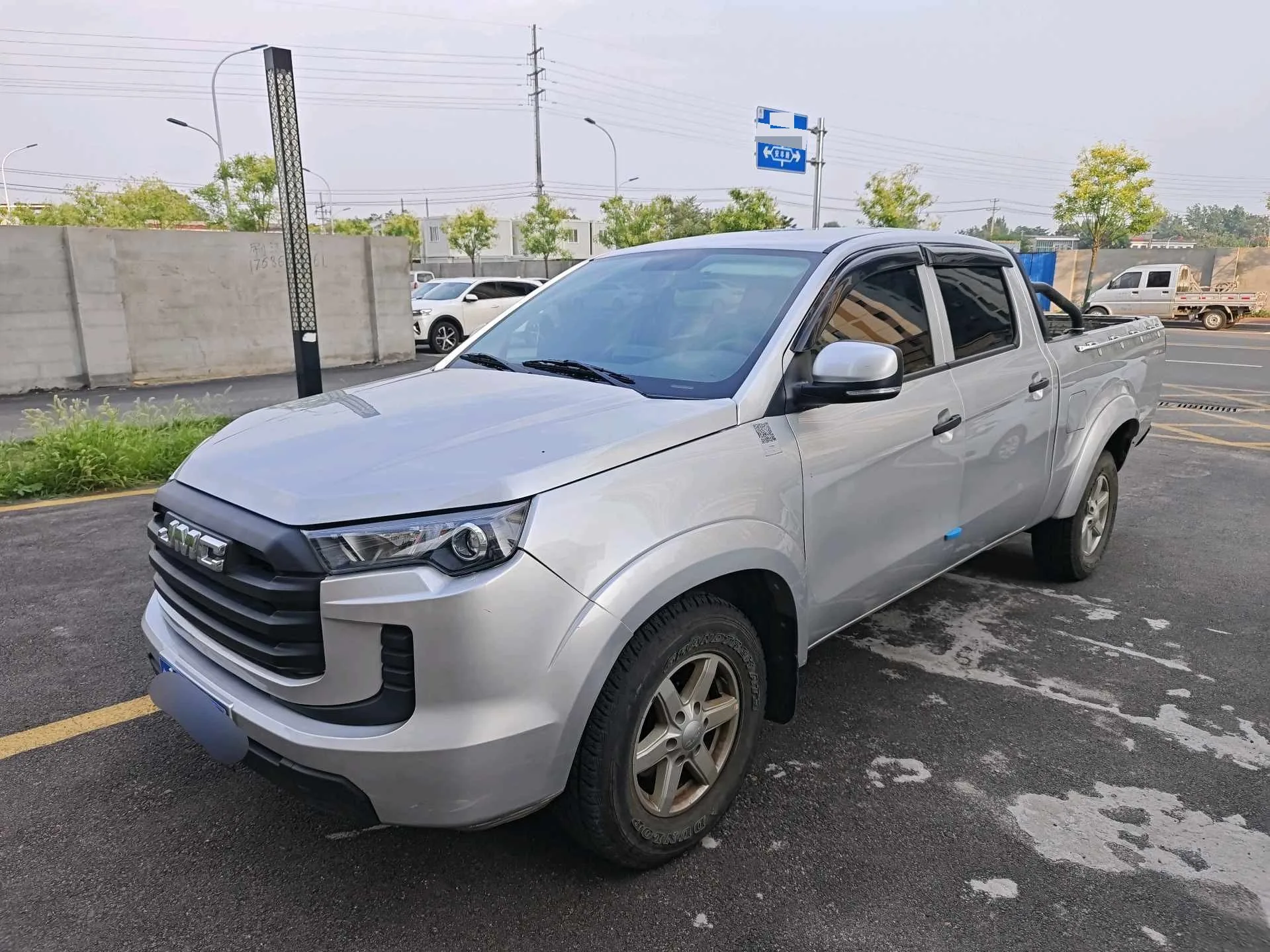 Jiangling 2023 Baodian 2.5T 4WD Comfort Edition with Flatbed Cargo Box and Long Wheelbase, Manual Transmission
