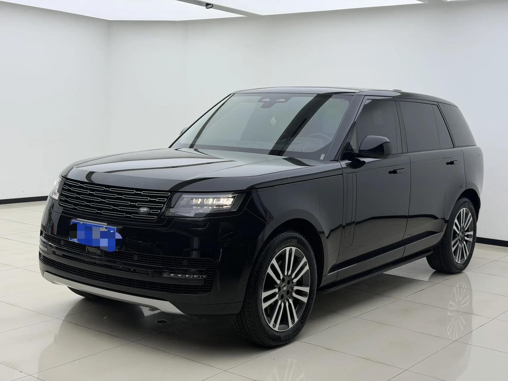 Range Rover 2024 Model Year 3.0 L6 400PS Grand Edition (Long Wheelbase)