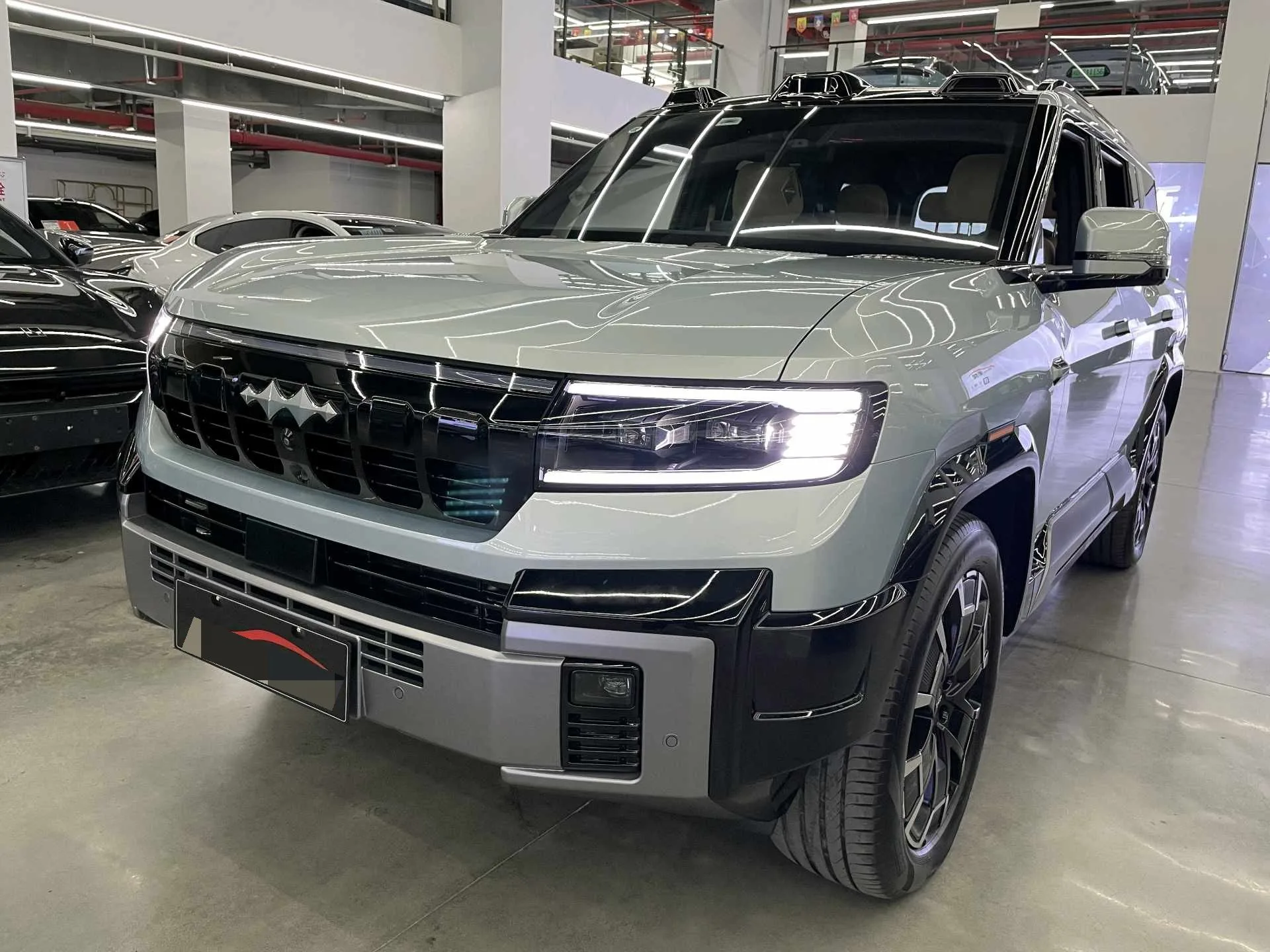 Fangchengbao 2025 Model Year Leopard 8 2.0T CVT "Intelligence and Courage" Flagship Edition 7-Seater Automatic Transmission
