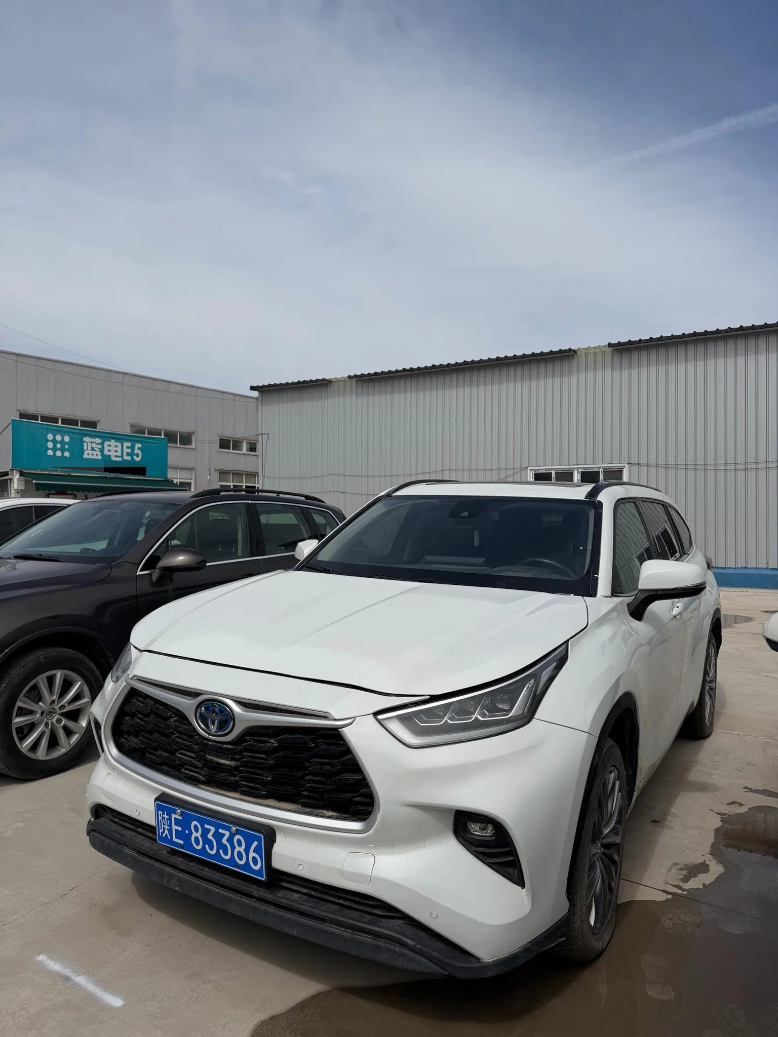 2022 Toyota Highlander Hybrid 2.5L 2WD Premium Edition 7-Seater